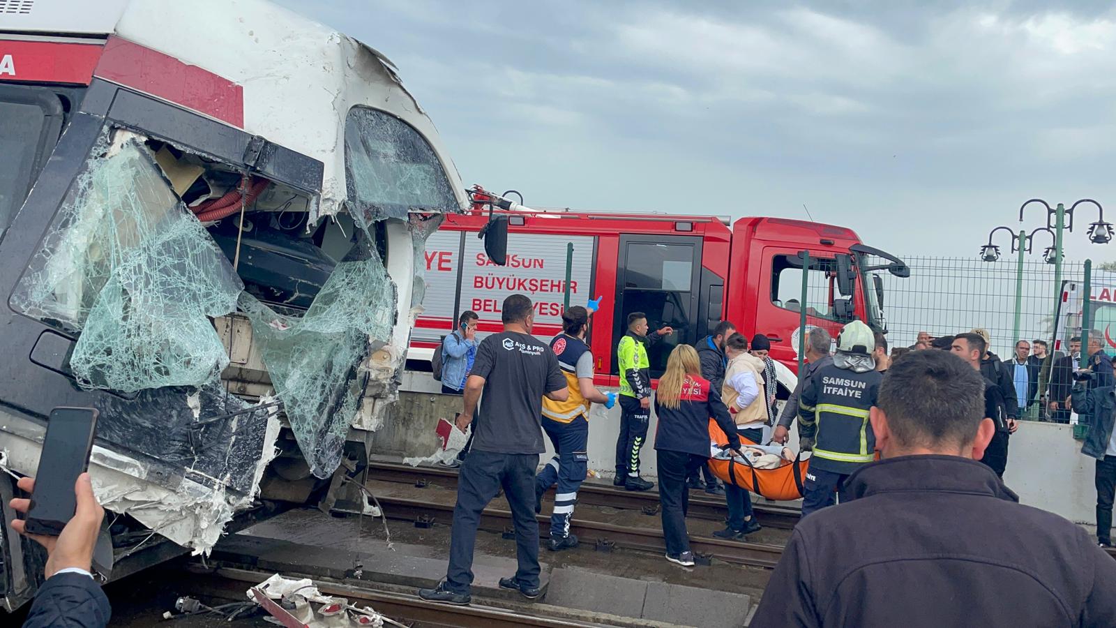 aa-20230609-31379516-31379514-samsunda-tramvaylarin-carpismasi-sonucu-14-kisi-yaralandi.jpg