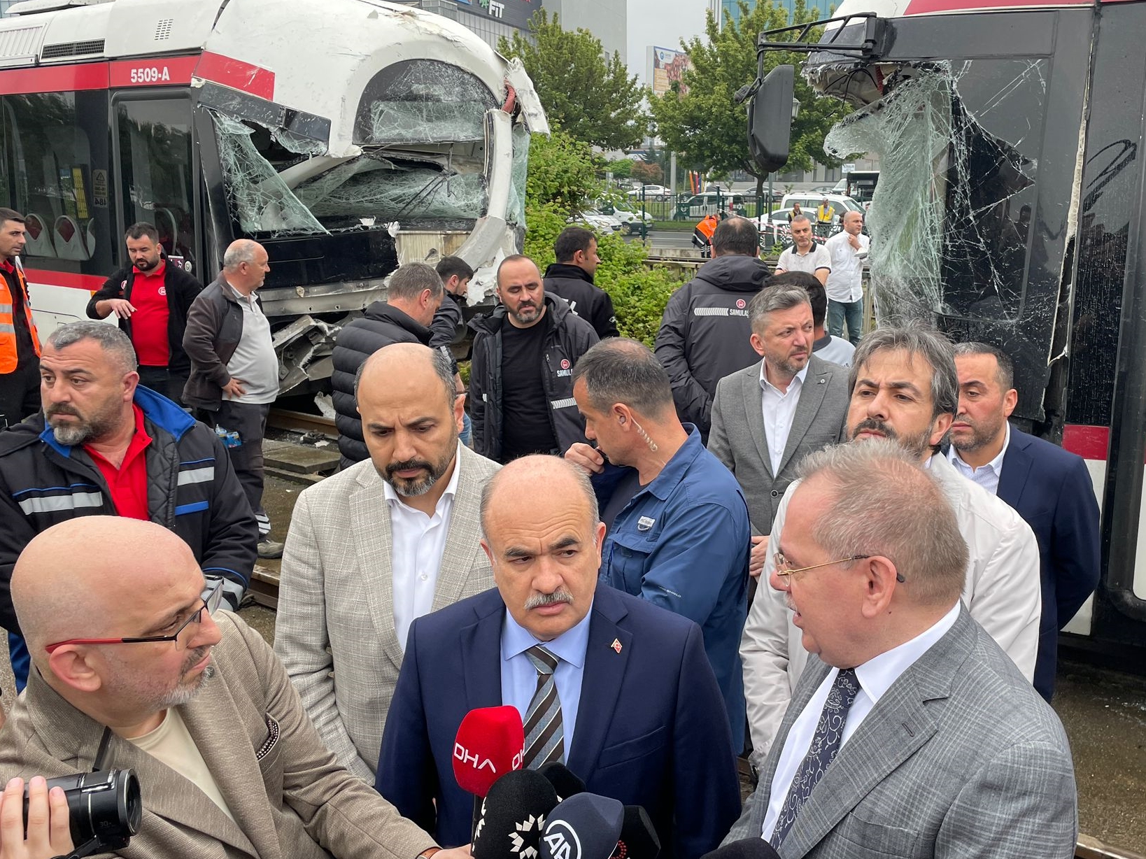 aa-20230609-31379733-31379731-samsunda-tramvaylarin-carpismasi-sonucu-26-kisi-yaralandi.jpg