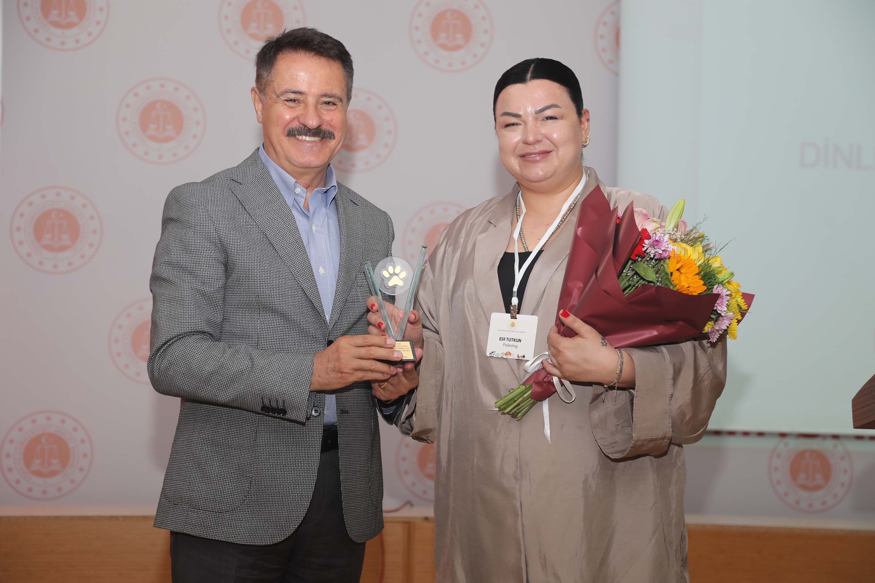 baskan-deveciden-sokak-hayvanlari-icin-is-birligi-cagrisi-6.jpg