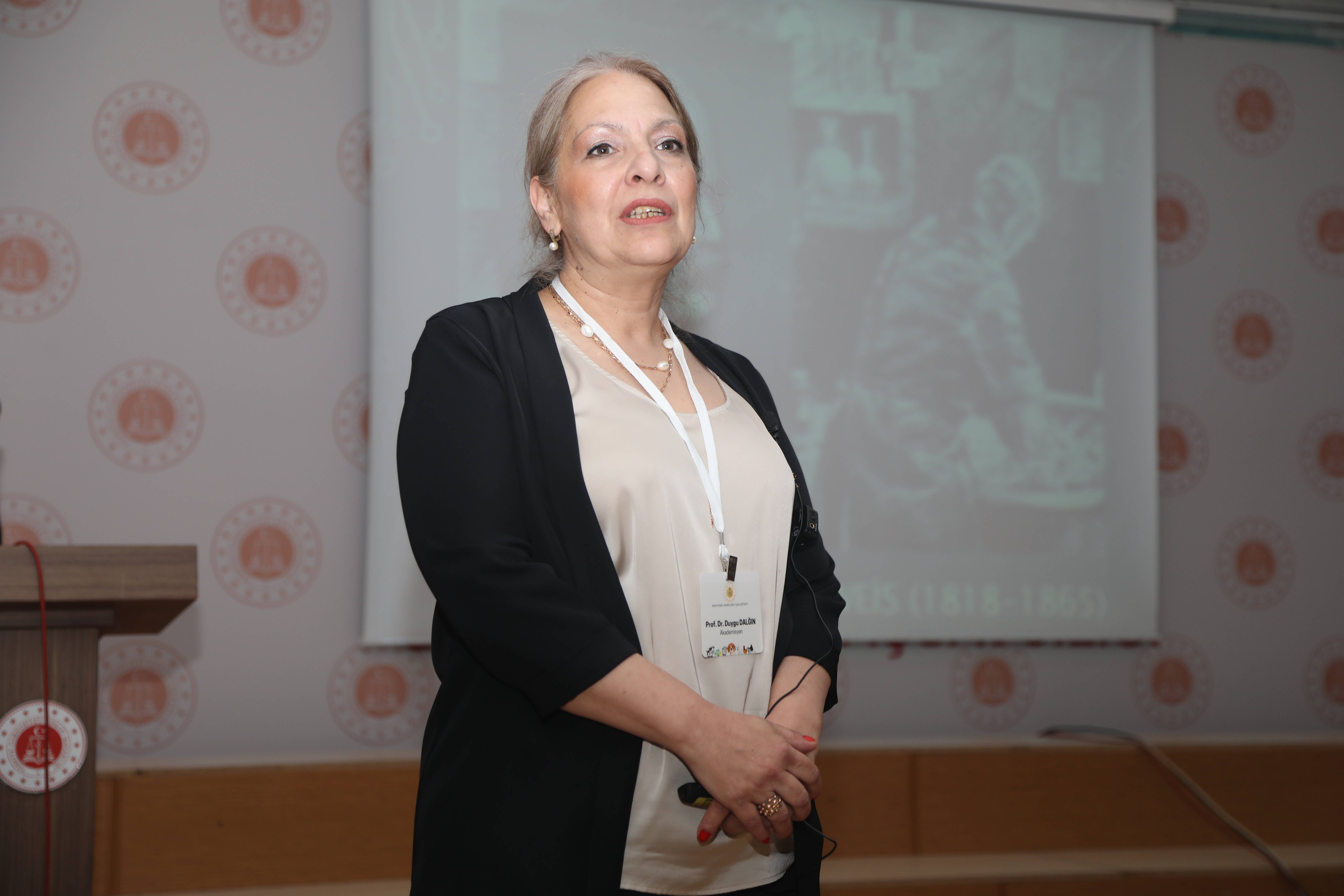 baskan-deveciden-sokak-hayvanlari-icin-is-birligi-cagrisi-akademisyen-prof-dr-duygu-dalgin.jpg