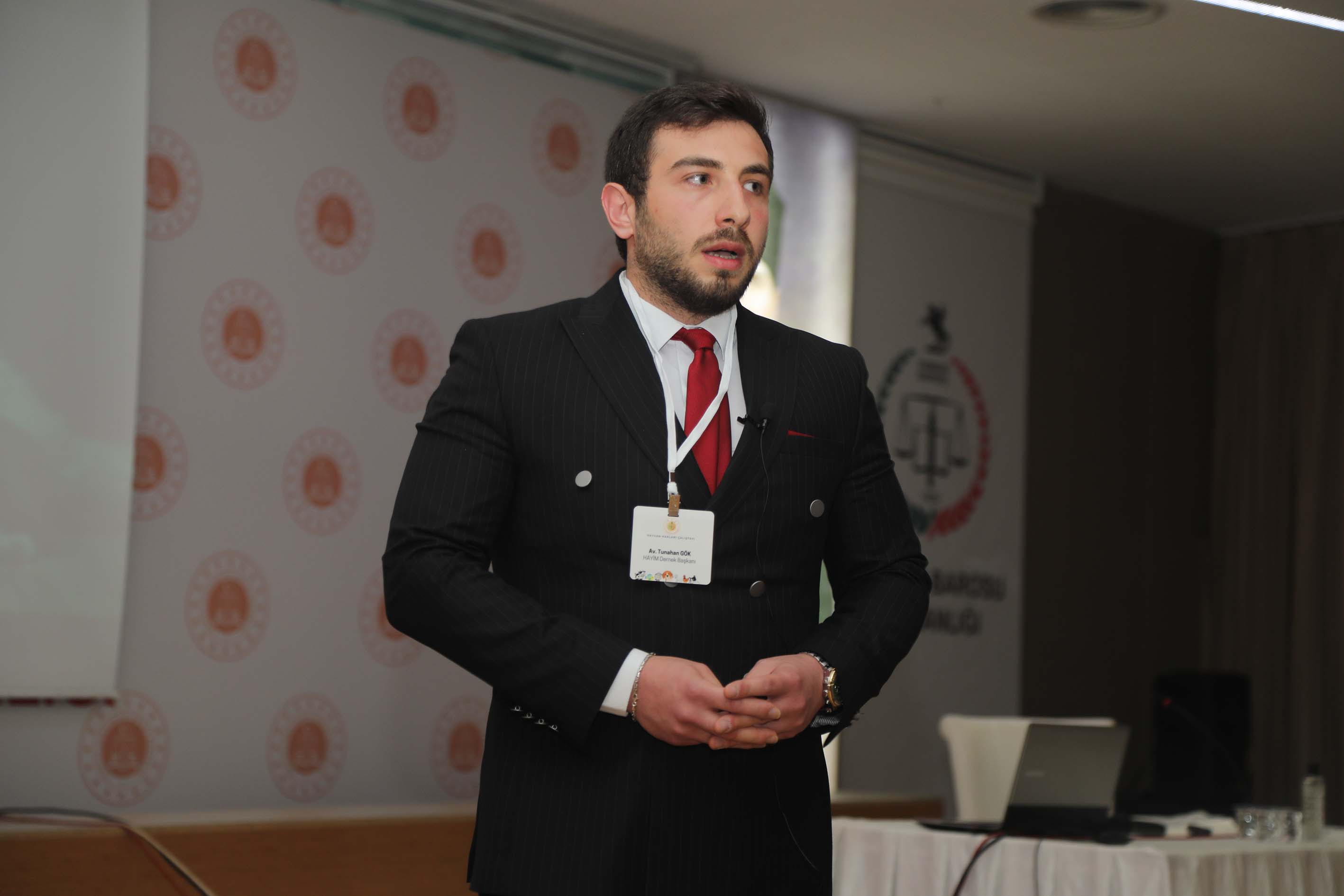 baskan-deveciden-sokak-hayvanlari-icin-is-birligi-cagrisi-av-tunahan-gok.jpg