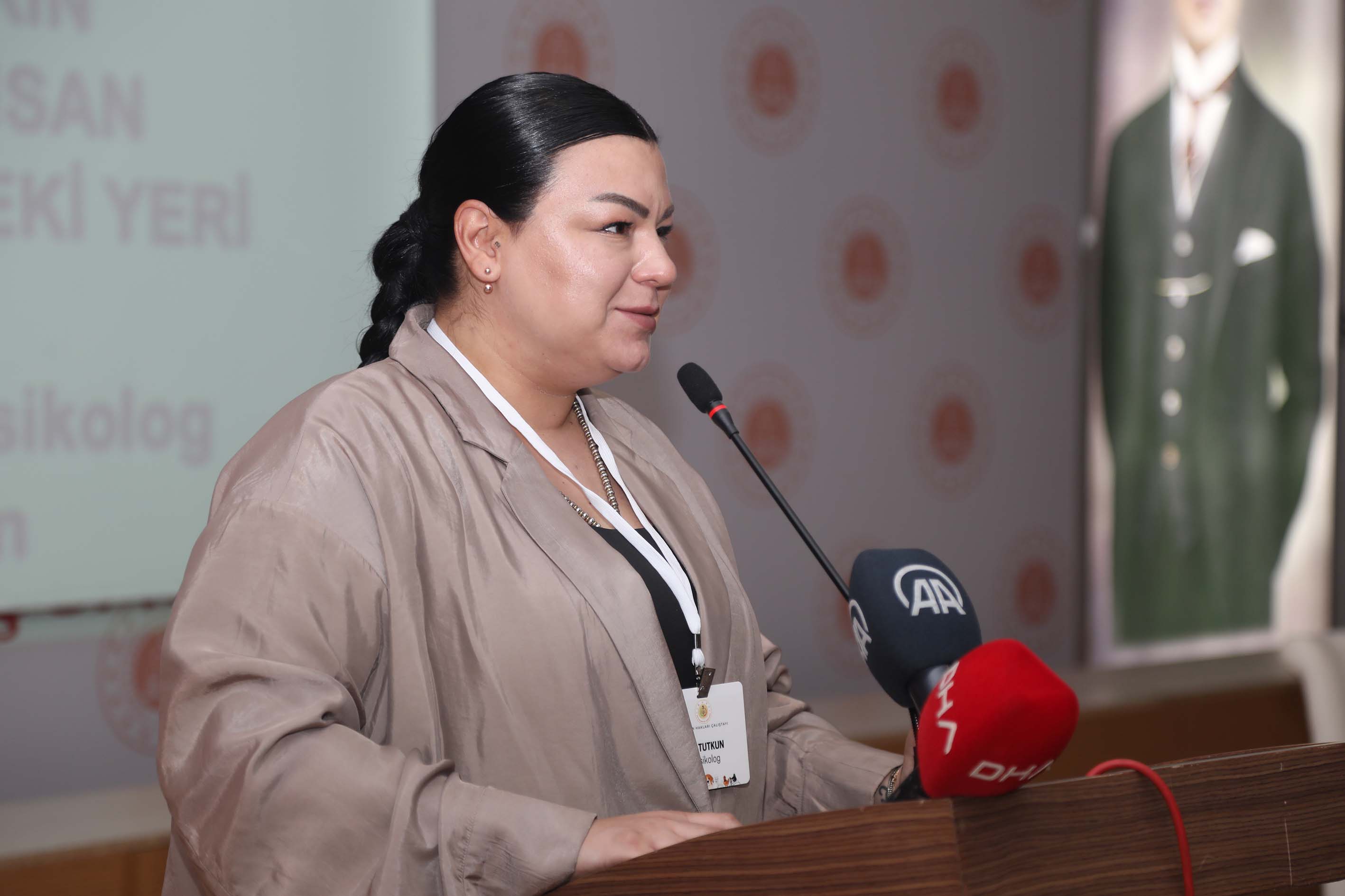 baskan-deveciden-sokak-hayvanlari-icin-is-birligi-cagrisi-psikolog-elif-tutkun.jpg