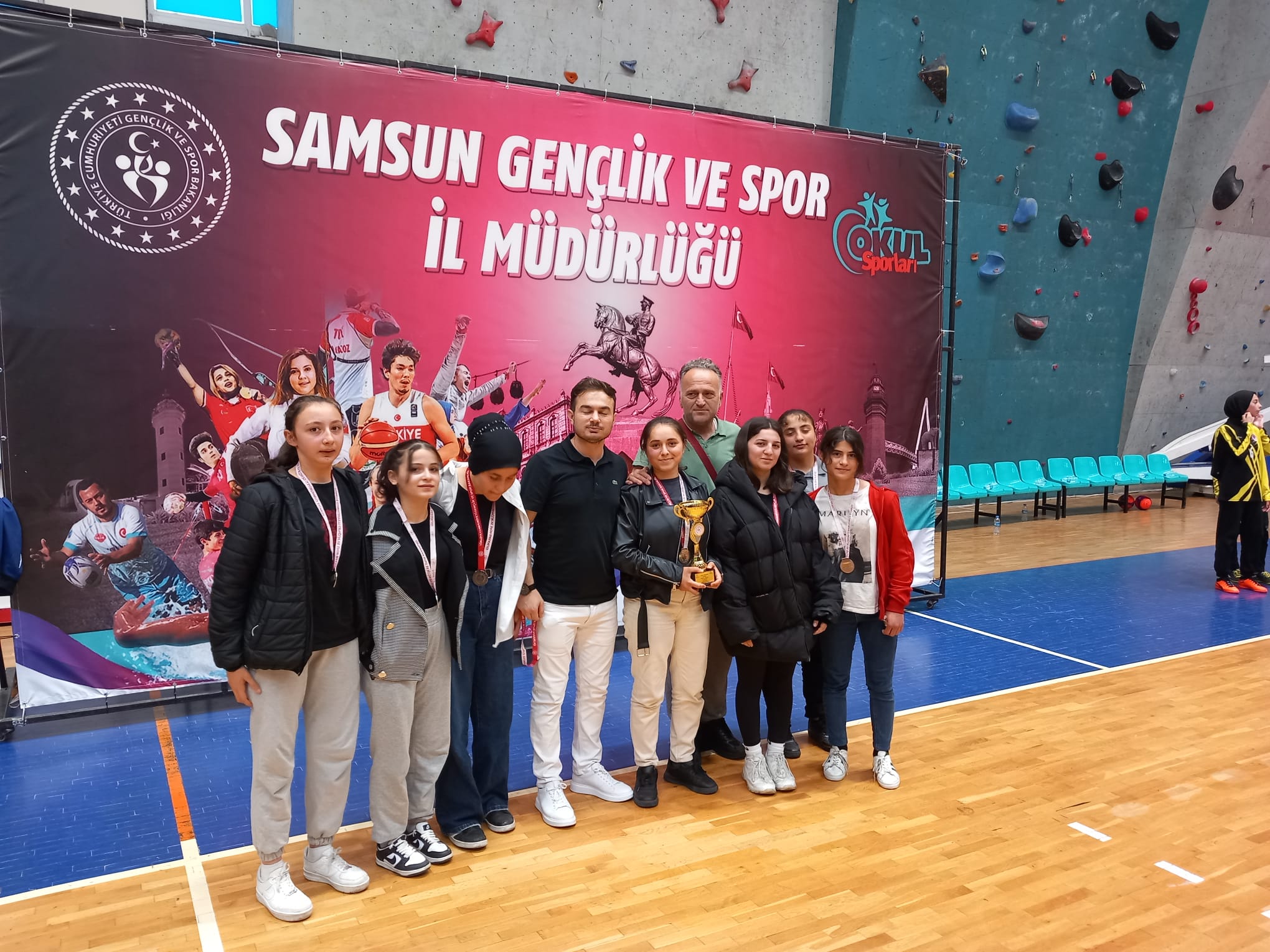 genc-b-kiz-futsal-1.jpeg