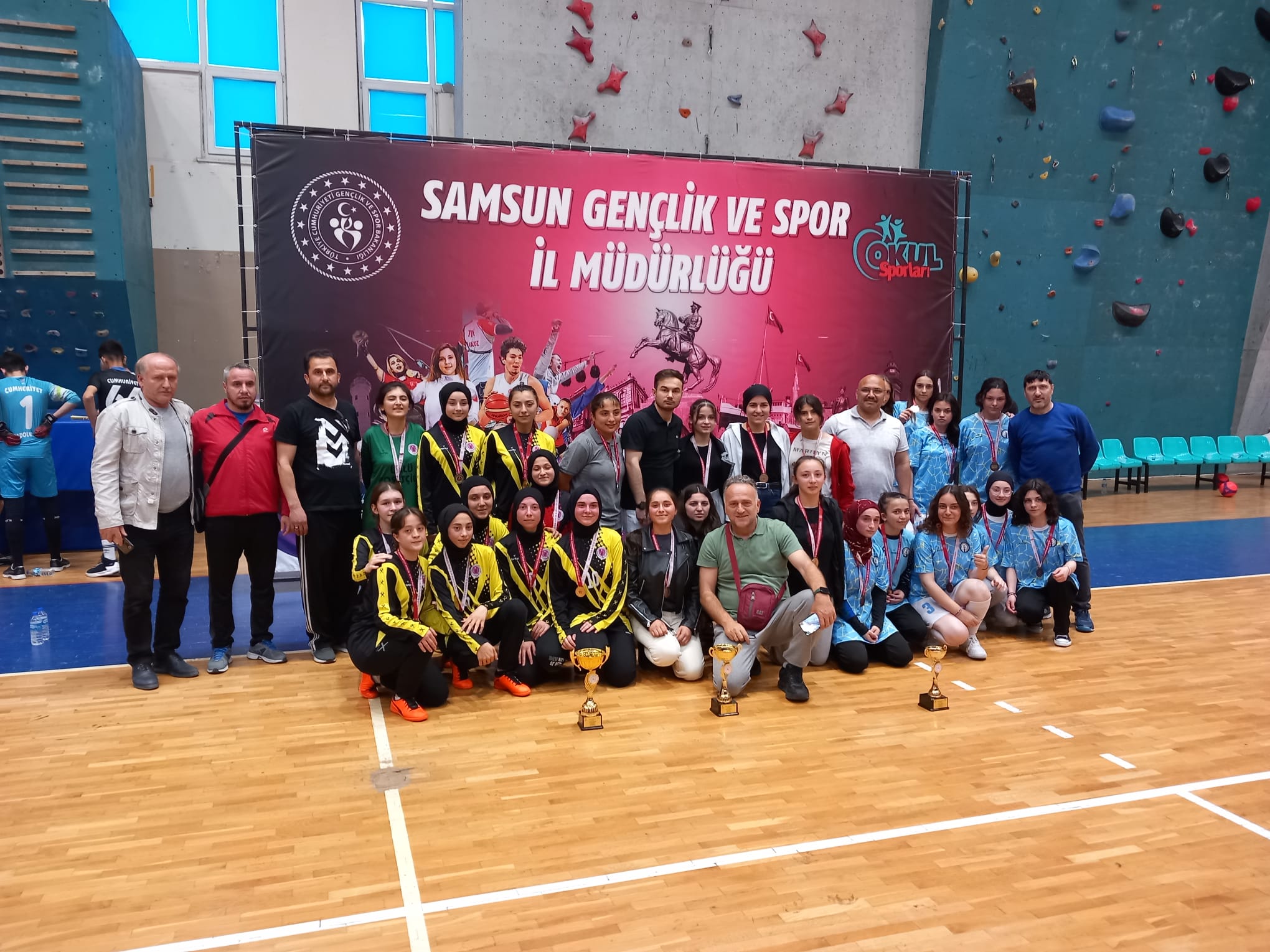 genc-b-kiz-futsal-4.jpeg