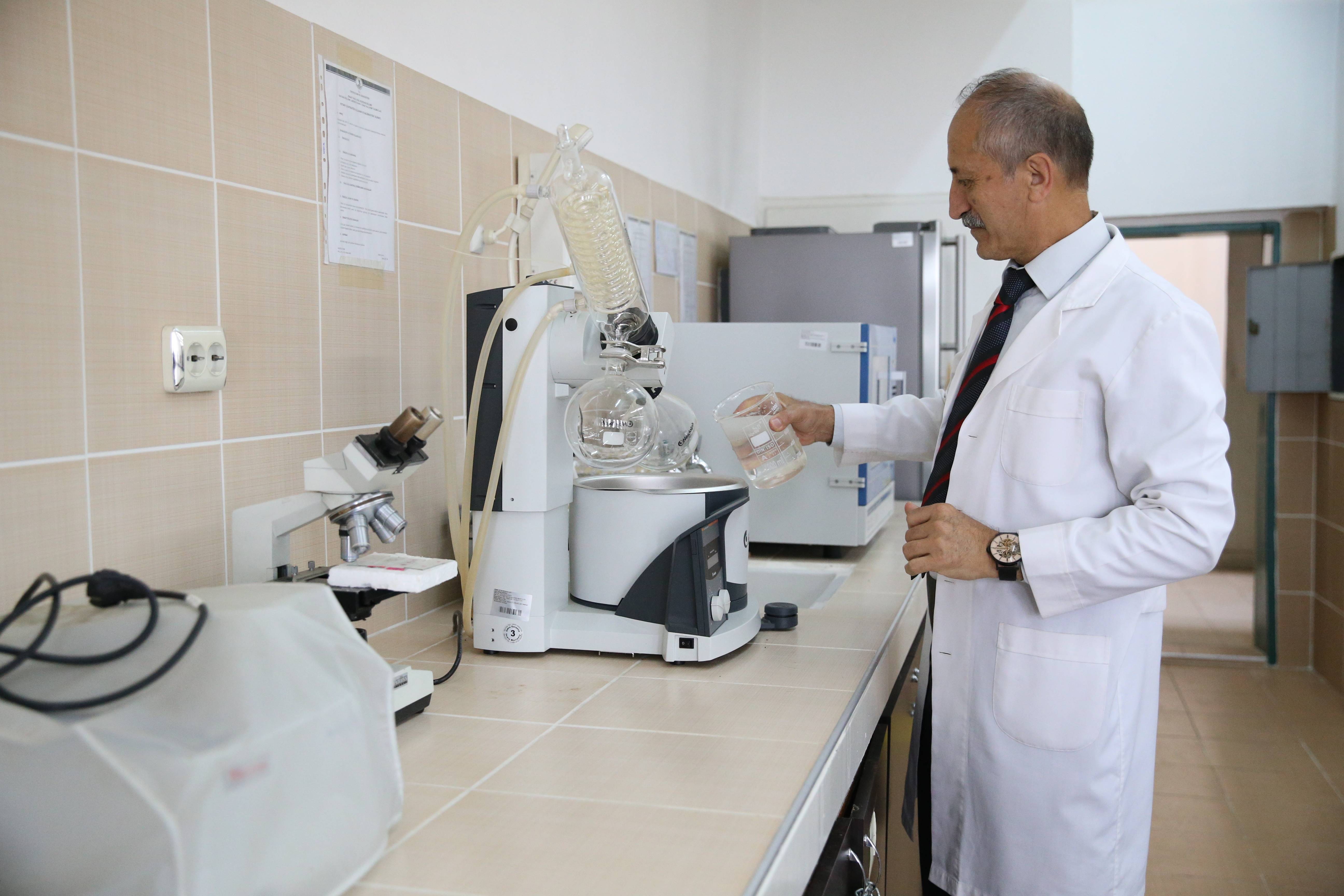 aa-20230614-31423718-31423716-kenevir-kuspesi-yeminin-kumes-hayvanlarinin-verimine-etkisi-arastiriliyor.jpg