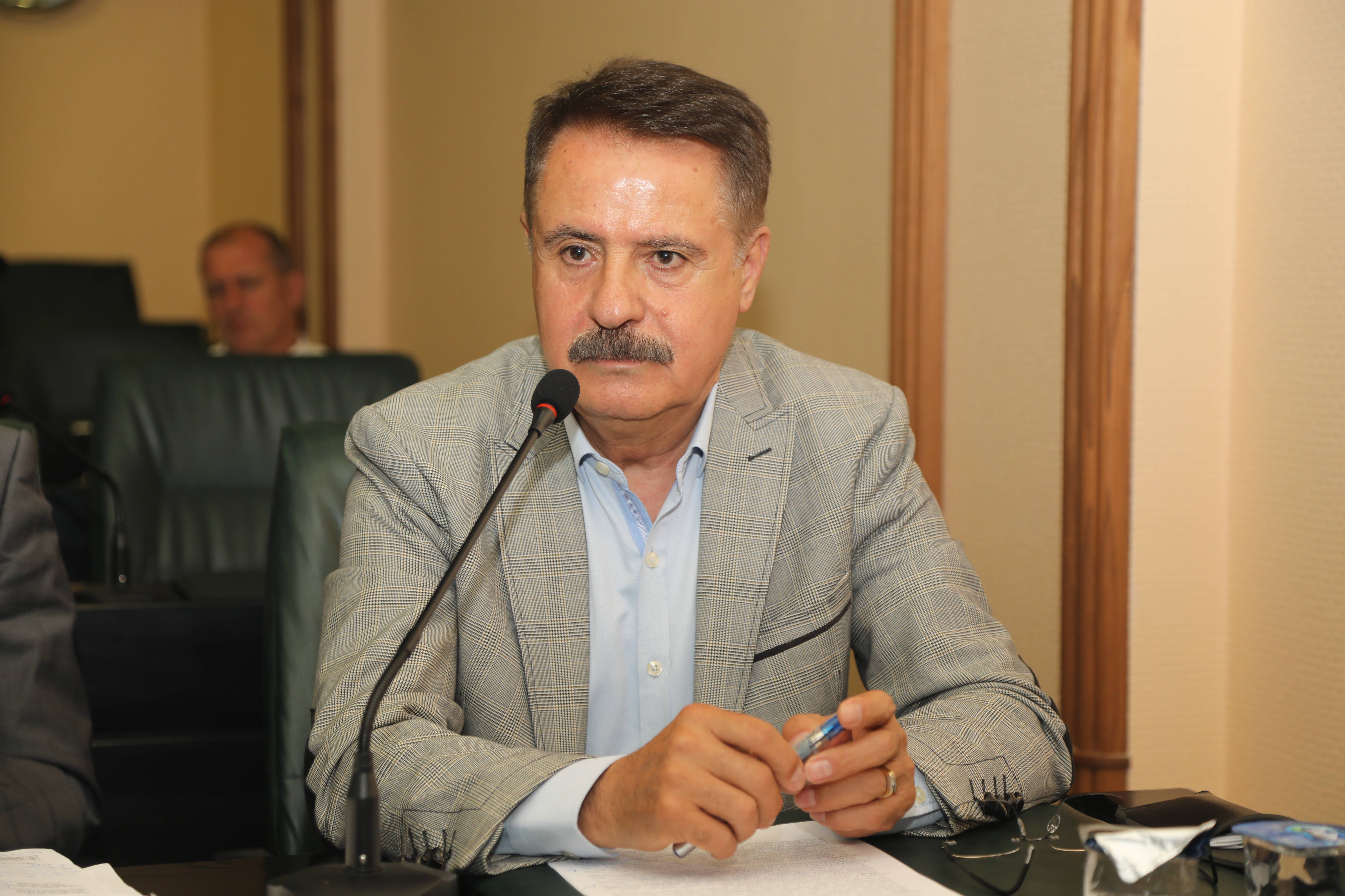 baskan-deveciden-demire-arsa-satisi-elestirisi-3.jpeg