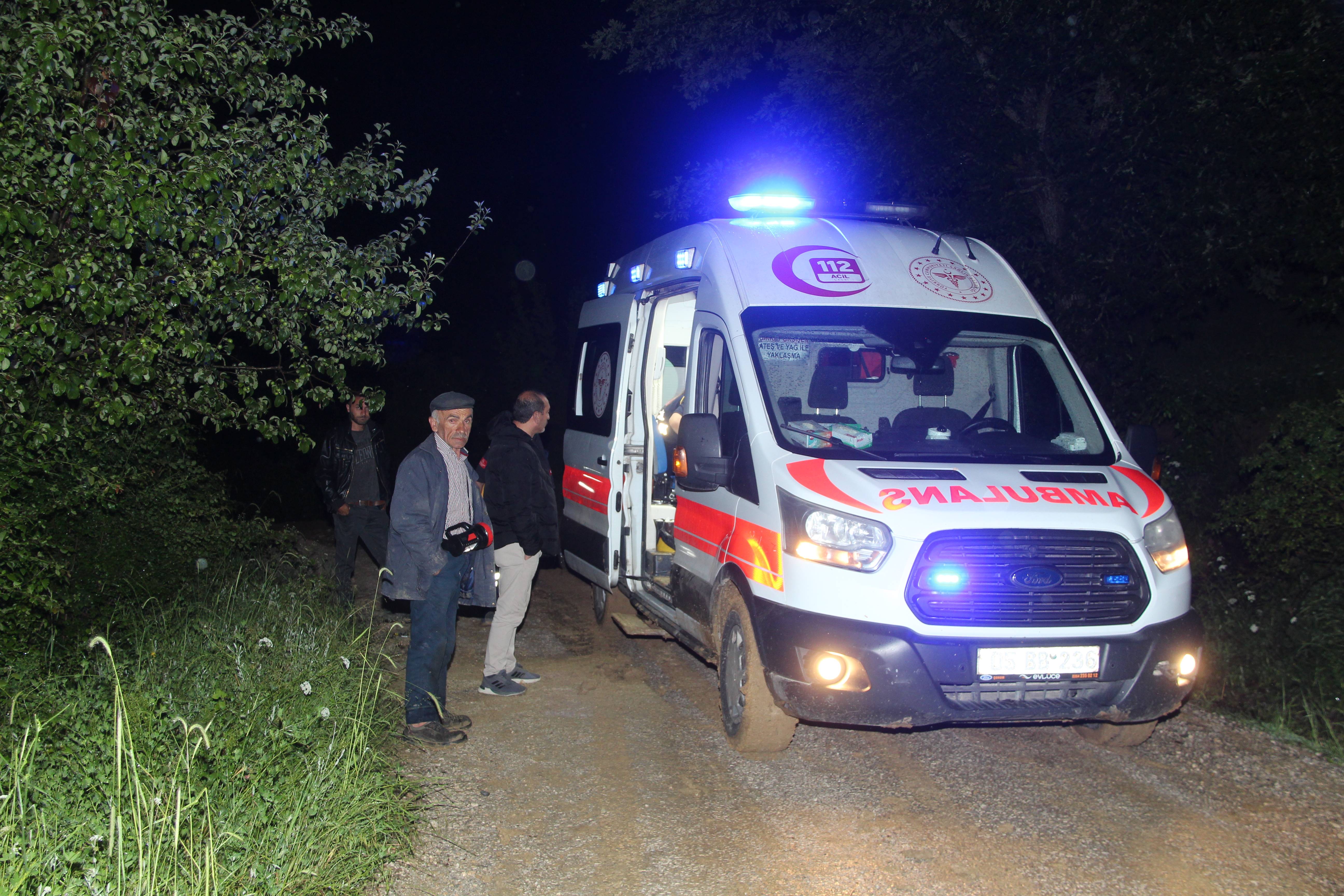 aa-20230618-31461272-31461271-amasyada-hasta-almaya-giden-ambulans-camura-saplandi.jpg