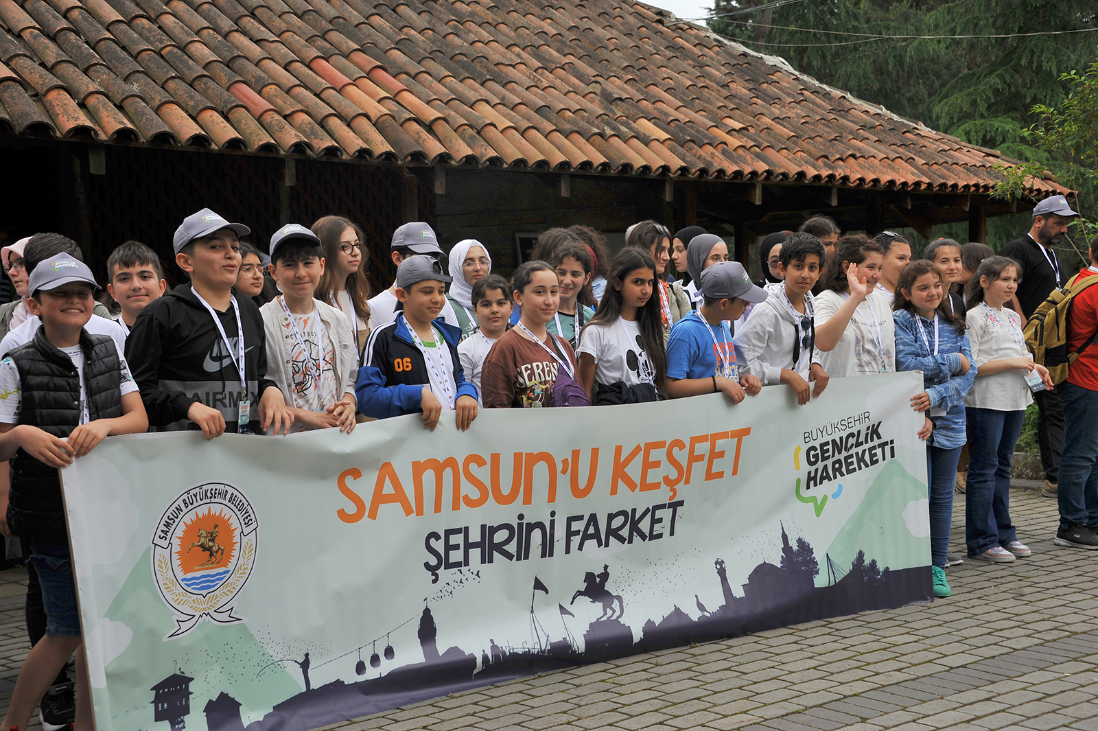 afetzede-gencler-samsunu-kesfetti-3.jpg