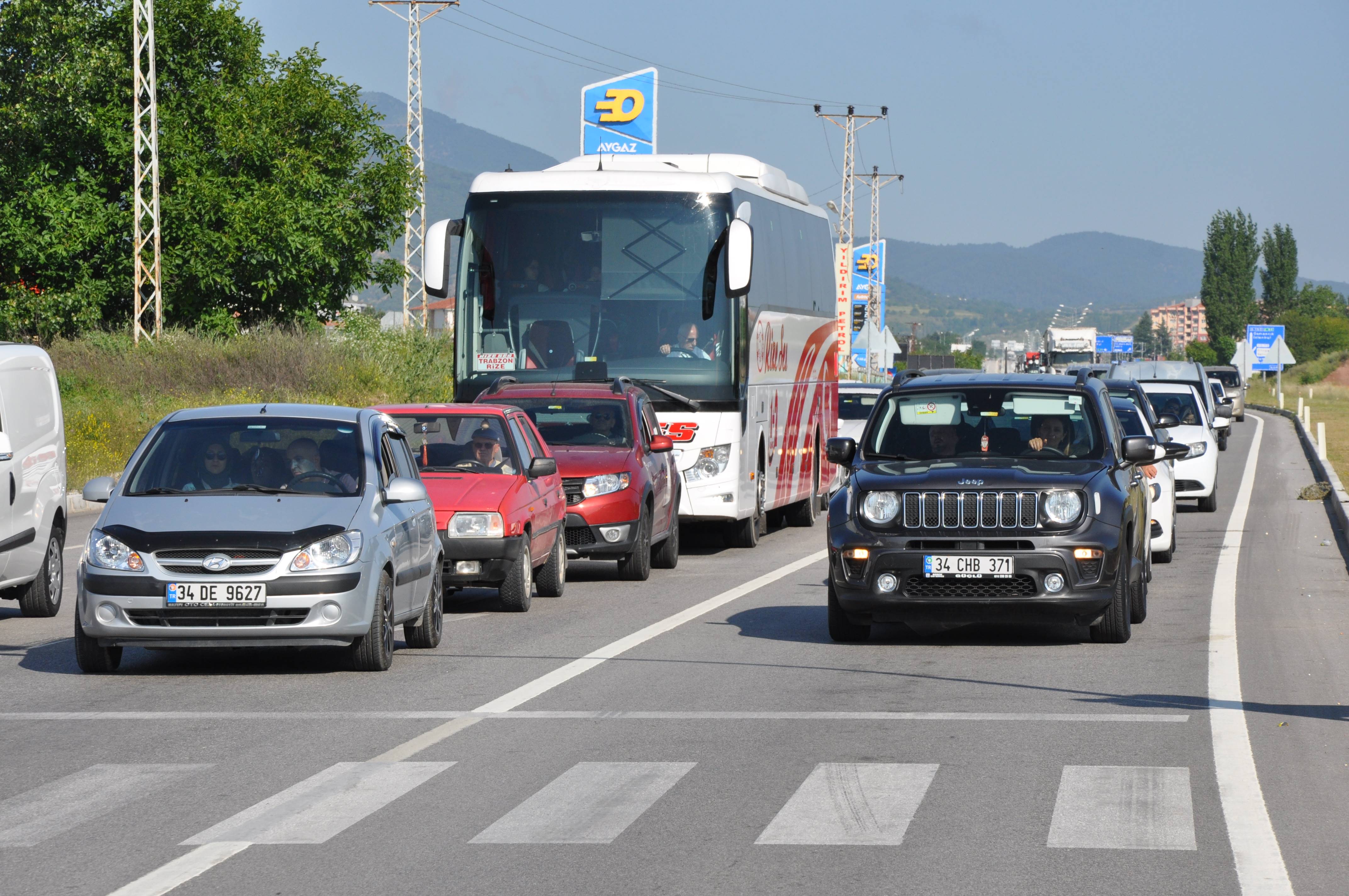 aa-20230623-31503549-31503547-istanbulsamsun-kara-yolunda-bayram-trafigi.jpg