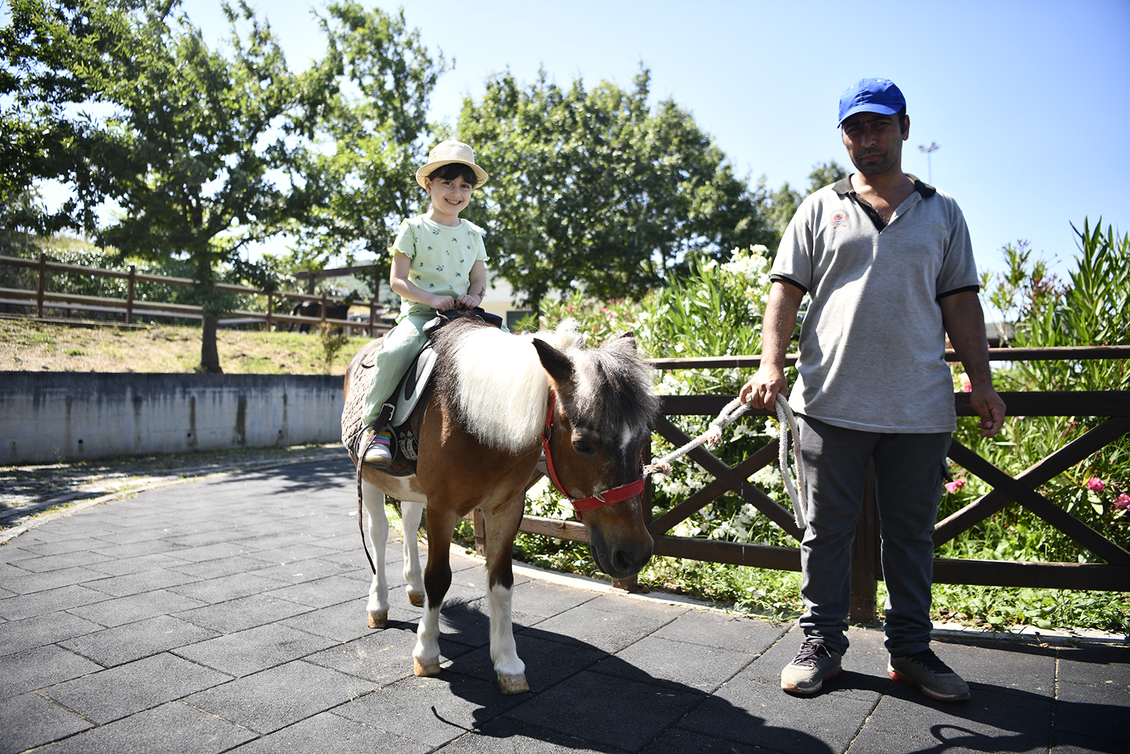 buyuksehirden-karne-ve-bayram-hediyesi-2.jpg