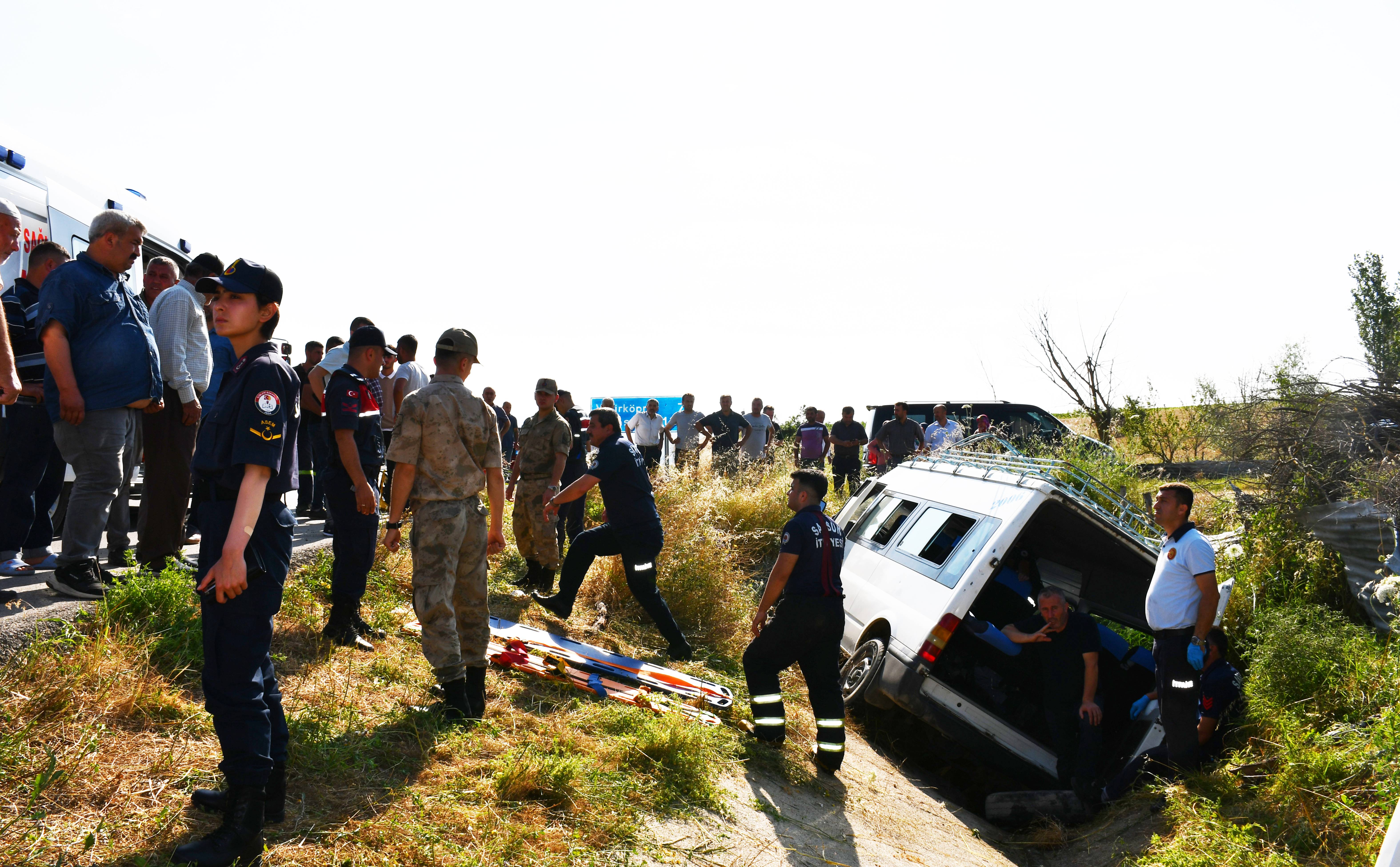 aa-20230707-31612994-31612993-samsunda-minibus-sarampole-devrildi-2-kisi-oldu-5-kisi-yaralandi.jpg