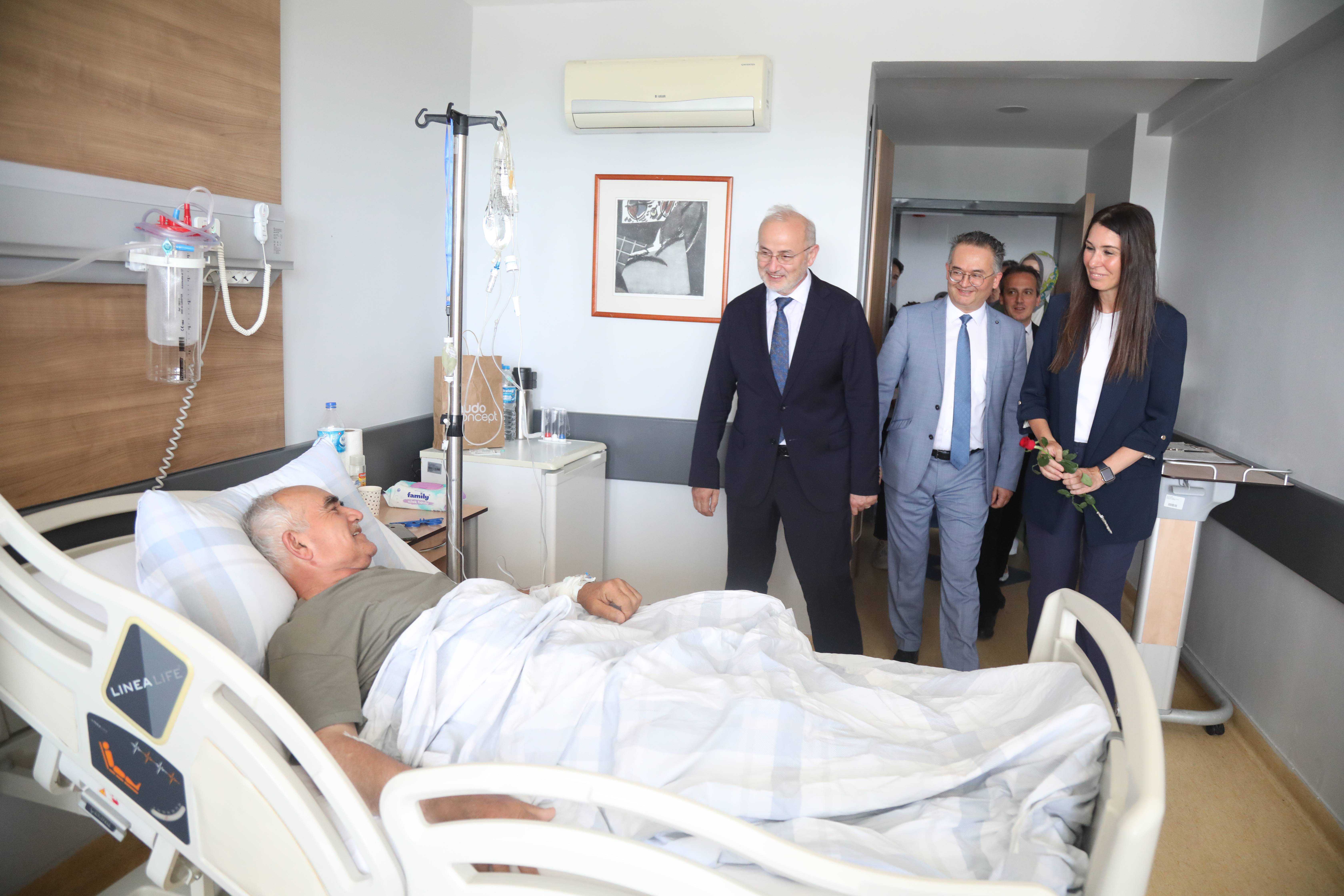 aa-20230707-31618862-31618860-ak-partili-cigdem-karaaslan-samsunda-hastane-ziyareti-yapti.jpg