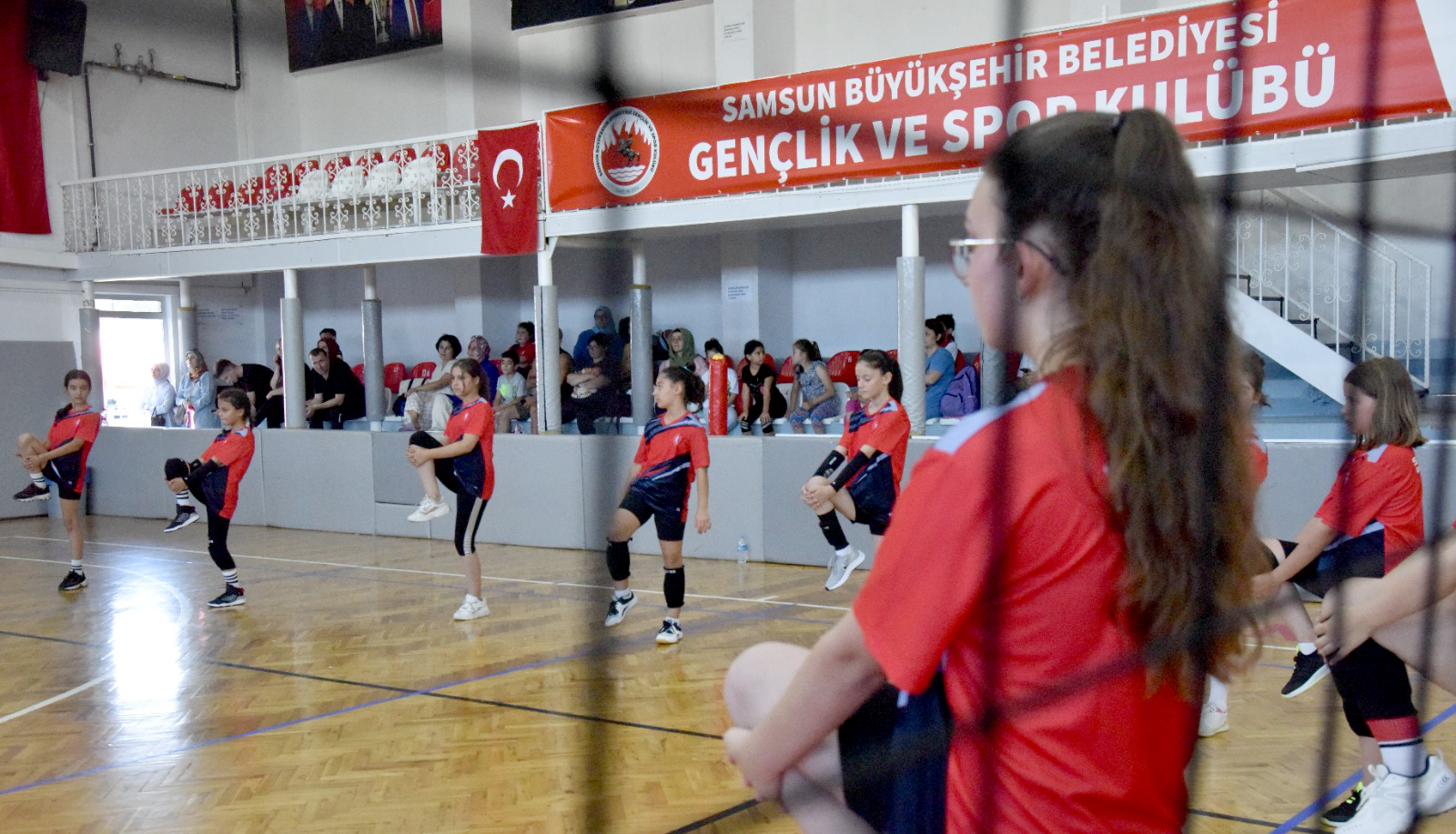 buyuksehir-yaz-spor-okulunda-voleybola-yogun-ilgi-2-001.jpeg