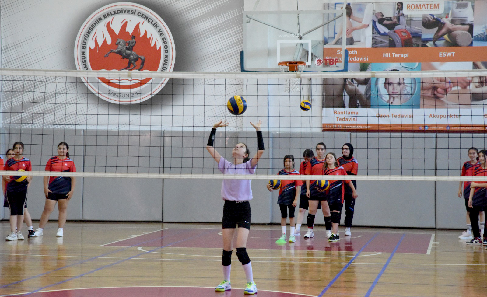 buyuksehir-yaz-spor-okulunda-voleybola-yogun-ilgi-7.jpeg