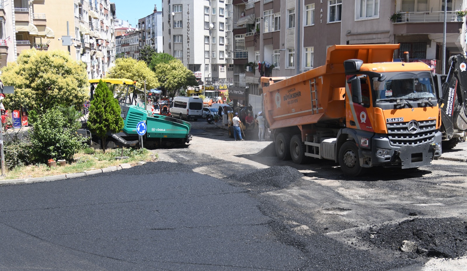 buyuksehirden-ilkadimda-yogun-asfalt-mesaisi-5.jpeg