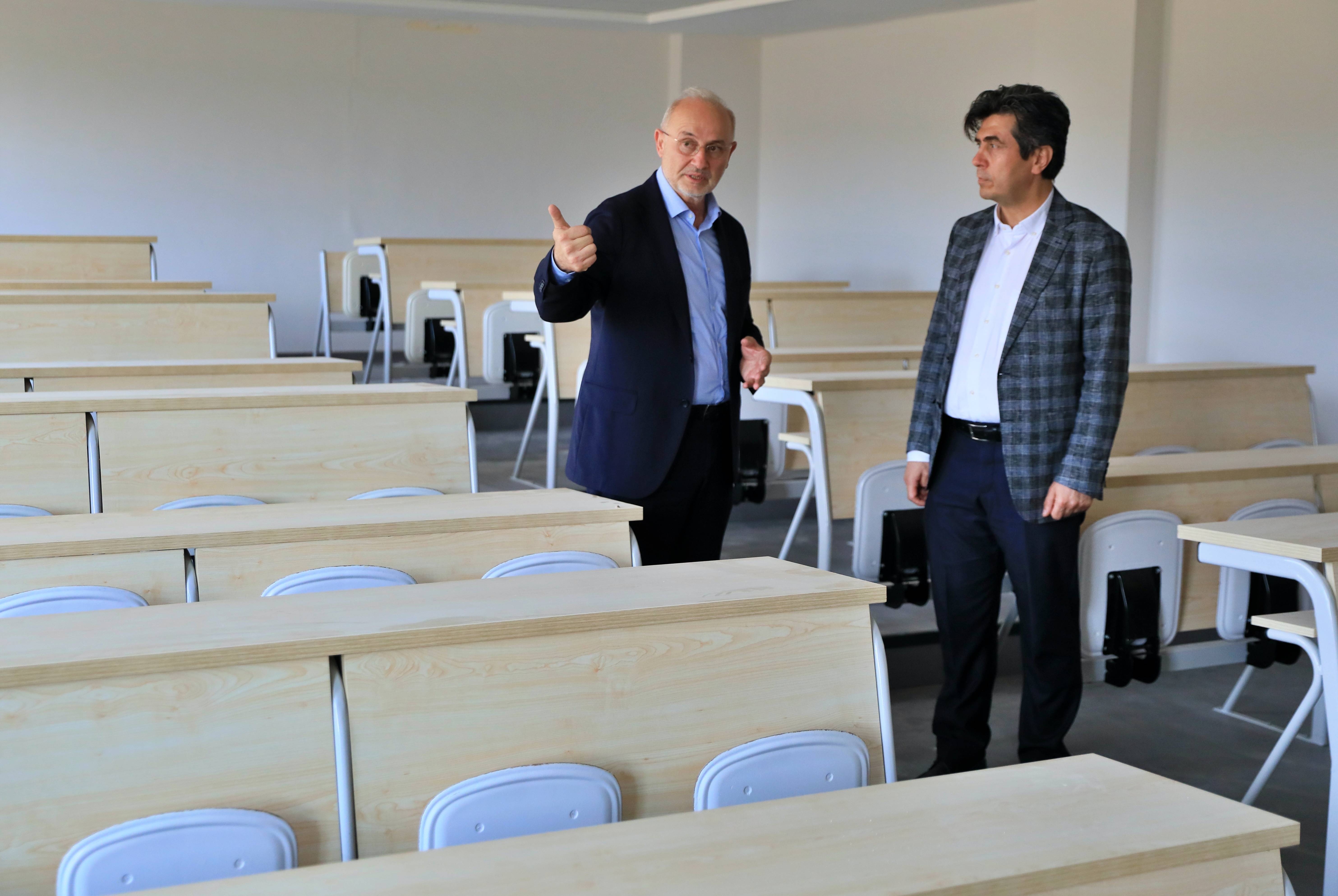 aa-20230801-31814283-31814281-kenevir-dokumaciliginda-geleneksel-ile-modern-universitelilerin-elinde-birlesecek.jpg