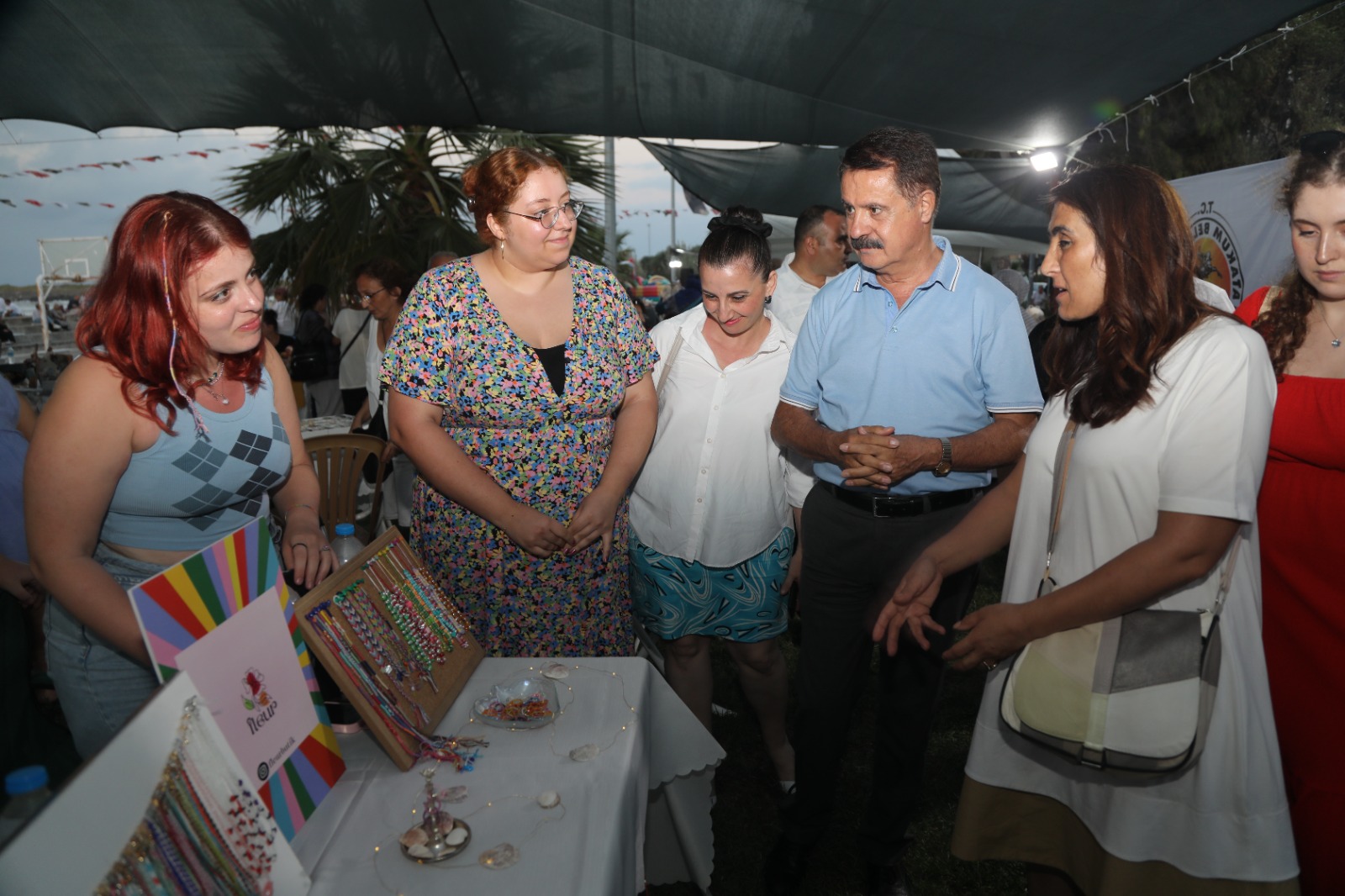 3-kadin-emegi-festivali-sahilde-basladi-16.jpeg
