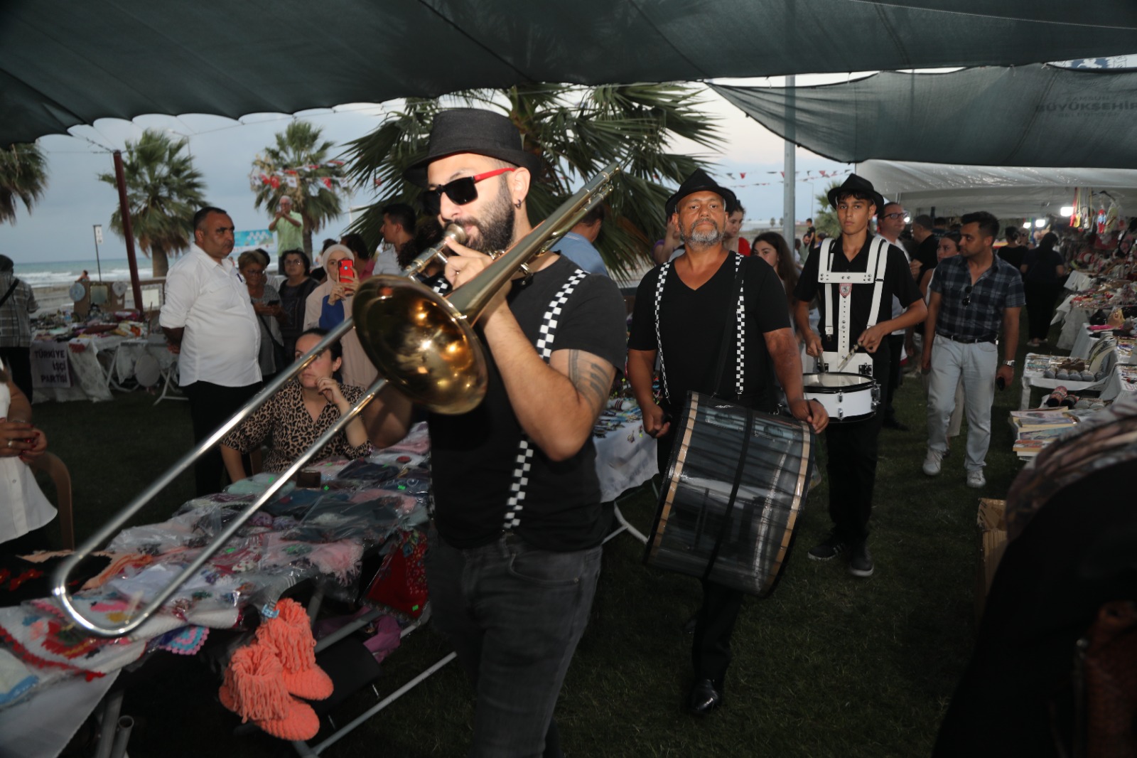 3-kadin-emegi-festivali-sahilde-basladi-19.jpeg