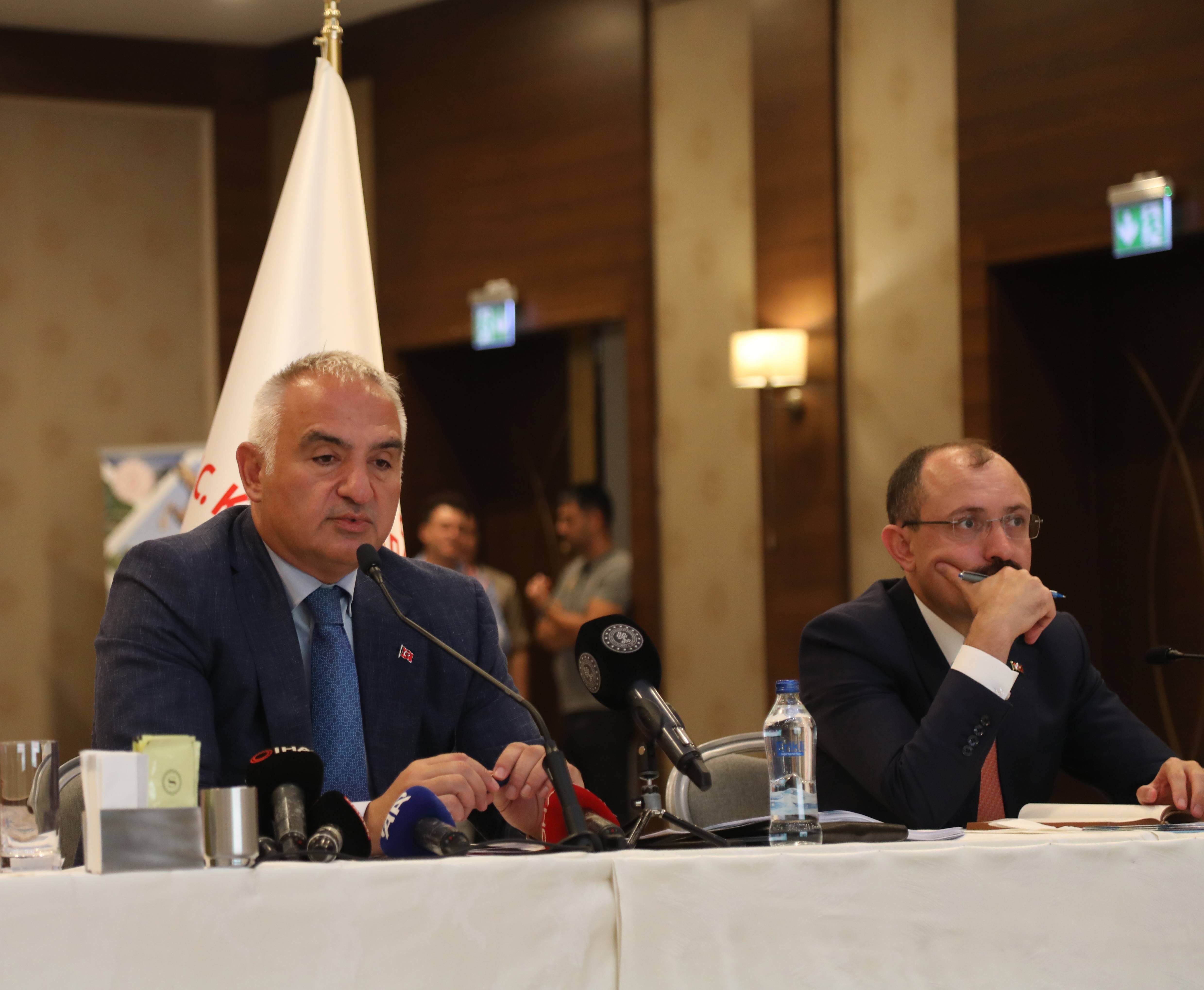aa-20230907-32096770-32096769-kultur-ve-turizm-bakani-ersoy-turizm-paydaslari-toplantisinda-konustu.jpg