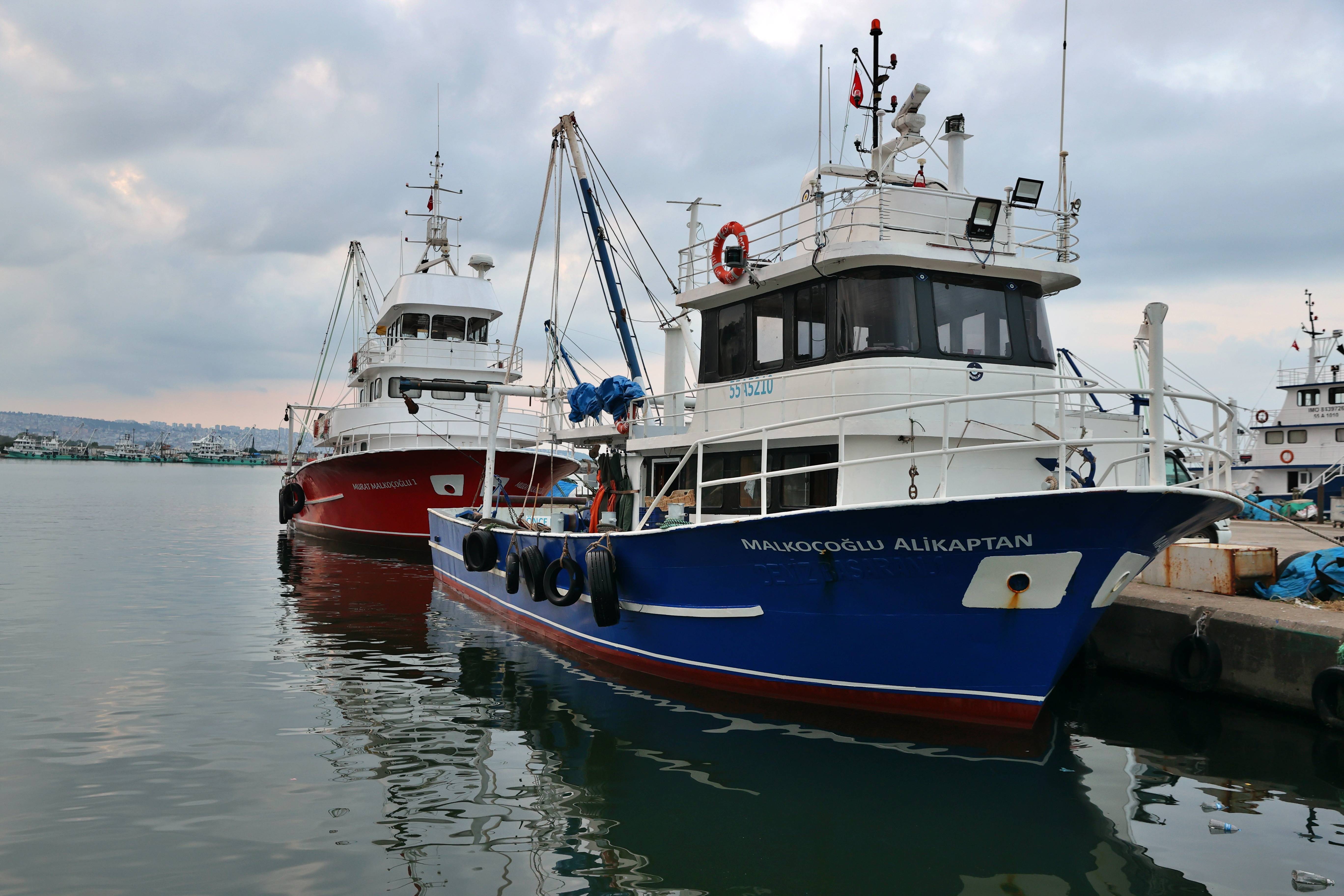 aa-20230912-32130133-32130092-karadenizli-balikcilar-yeni-sezona-mezgit-bereketiyle-basladi.jpg