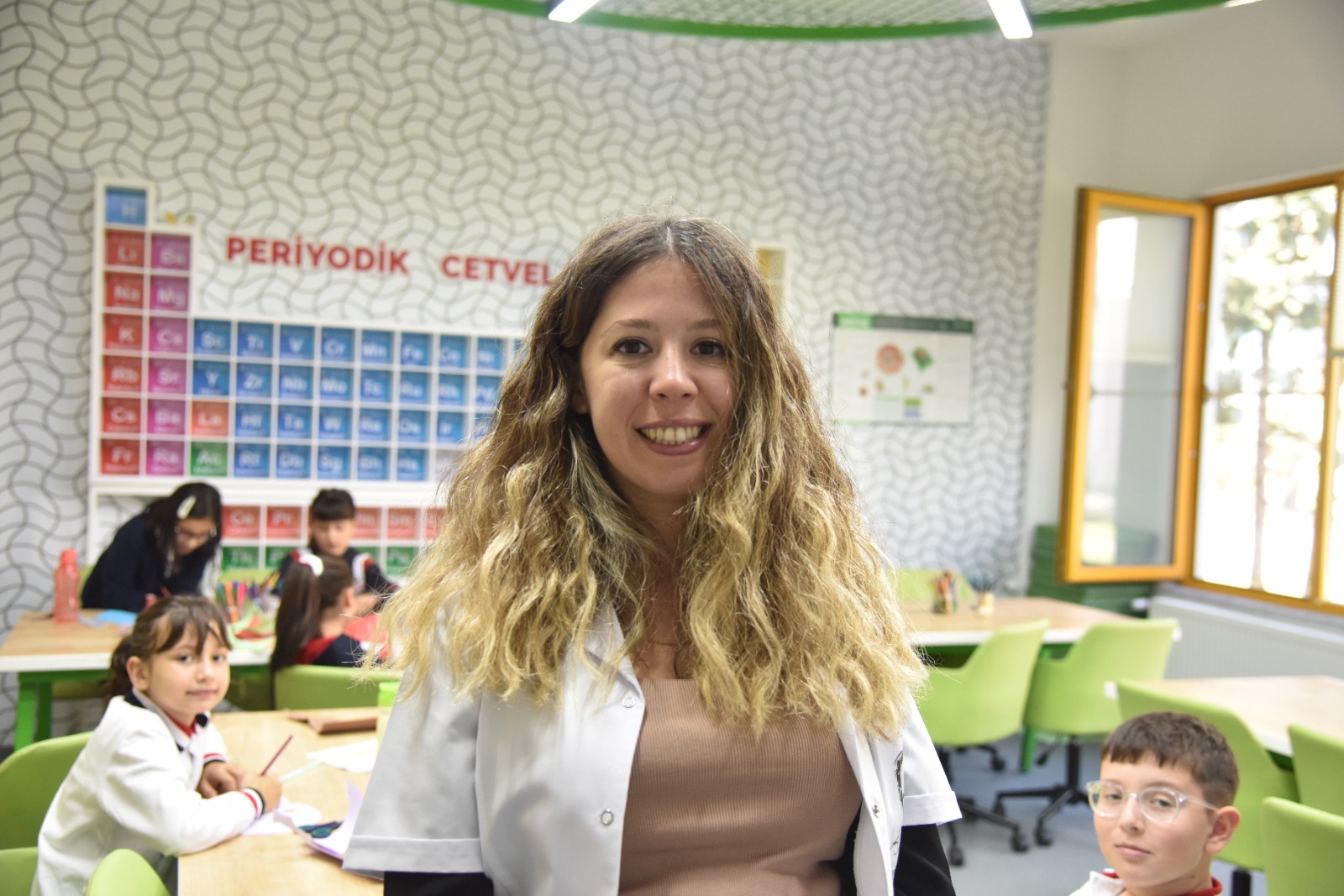 50-bin-ogrenciyi-agirladi-5-cansu-karaman-turk.jpeg