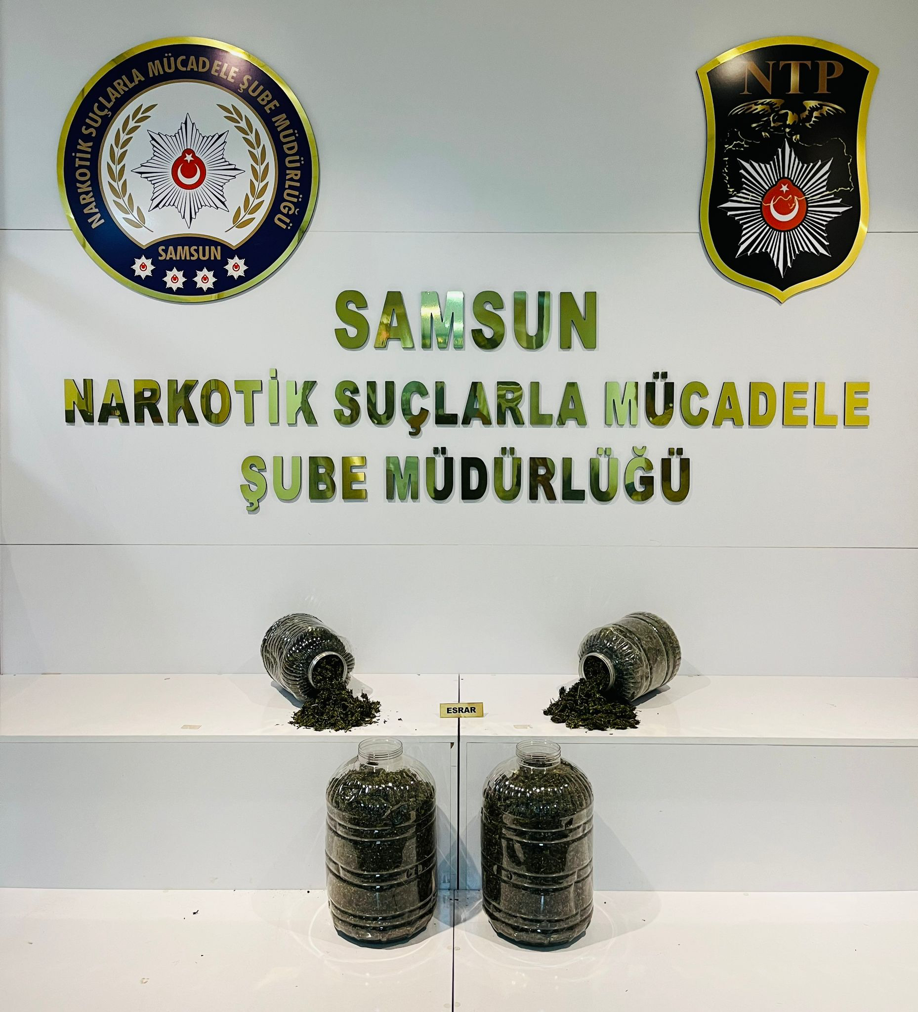 aa-20230926-32247436-32247434-samsunda-durdurulan-yolcu-otobusunde-75-kilogram-uyusturucu-ele-gecirildi.jpg