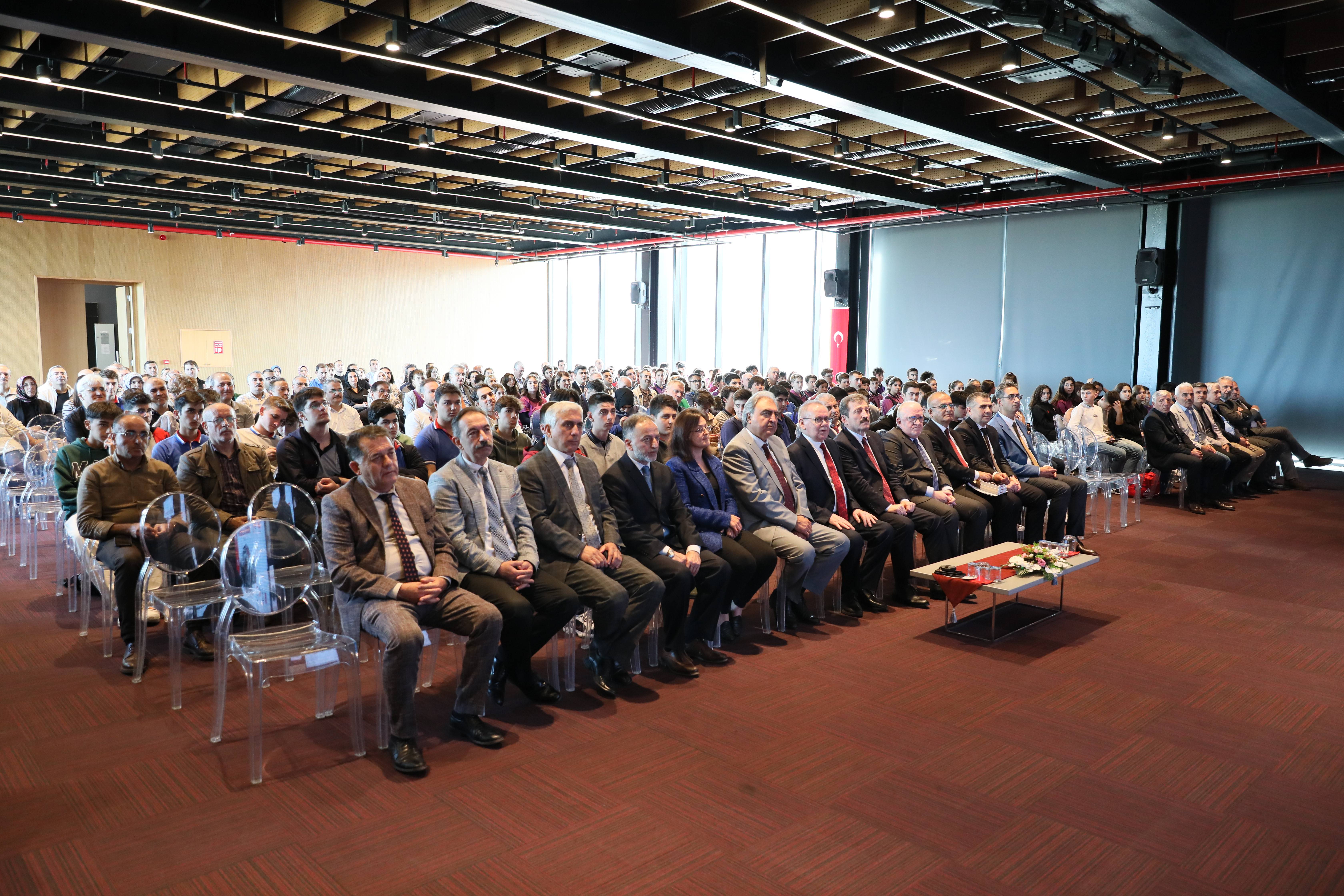 aa-20231004-32310911-32310908-samsunda-ataturk-ve-eserlerini-anlamak-konferansi.jpg