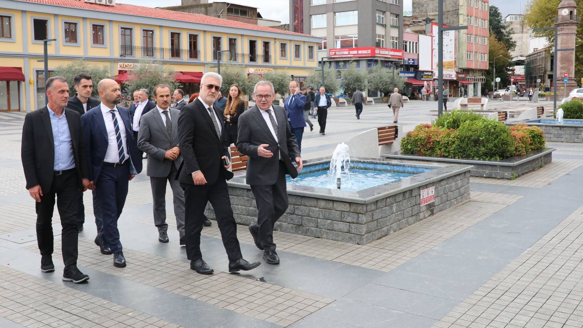 aa-20231011-32376343-32376339-devlet-tiyatrolari-genel-muduru-karadagli-samsunda-ziyaretlerde-bulundu.jpg