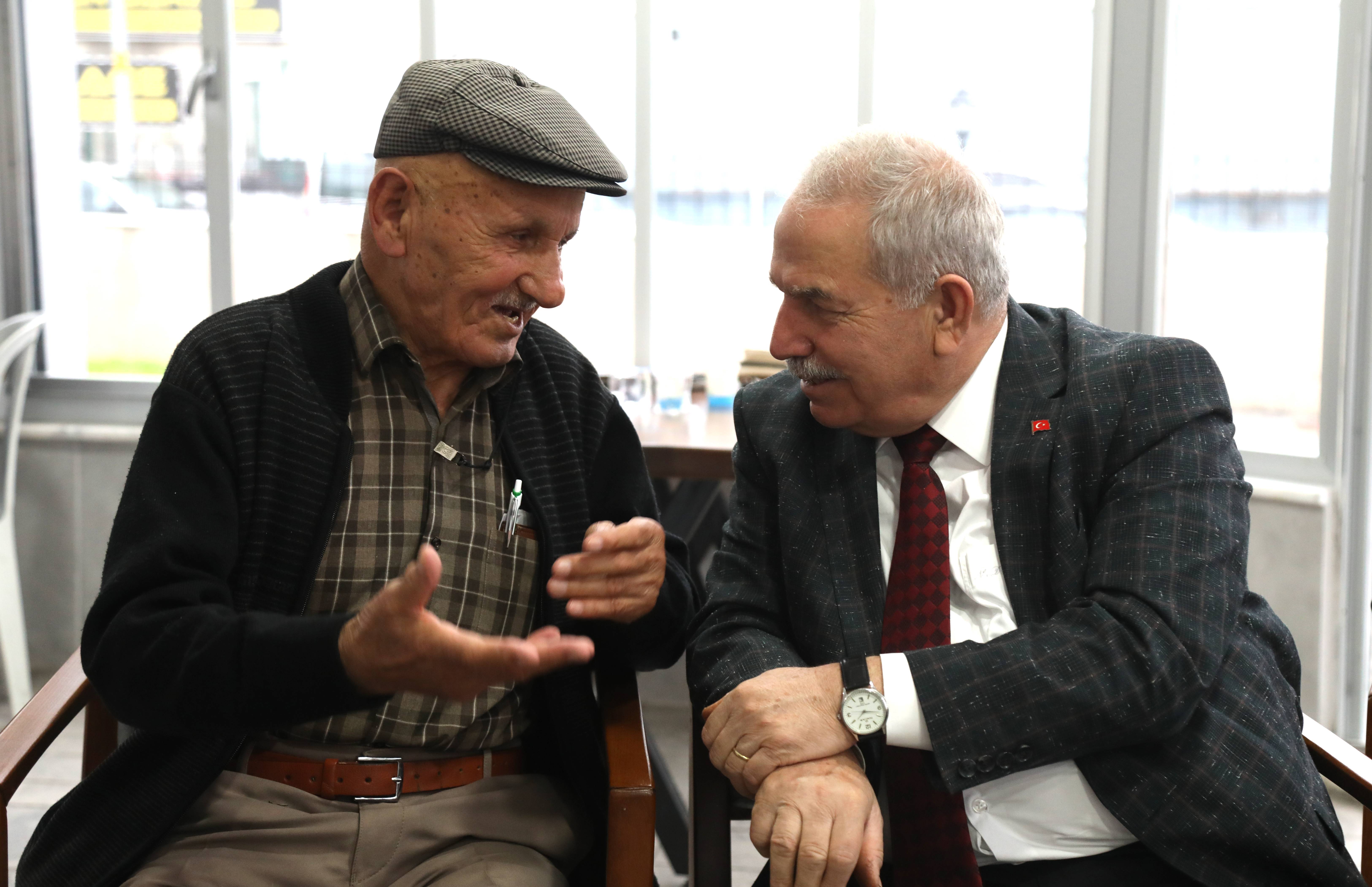 aa-20231013-32388860-32388853-evinden-cikamayan-yaslilar-buyukler-kresinde-sosyallesme-imkani-buluyor.jpg