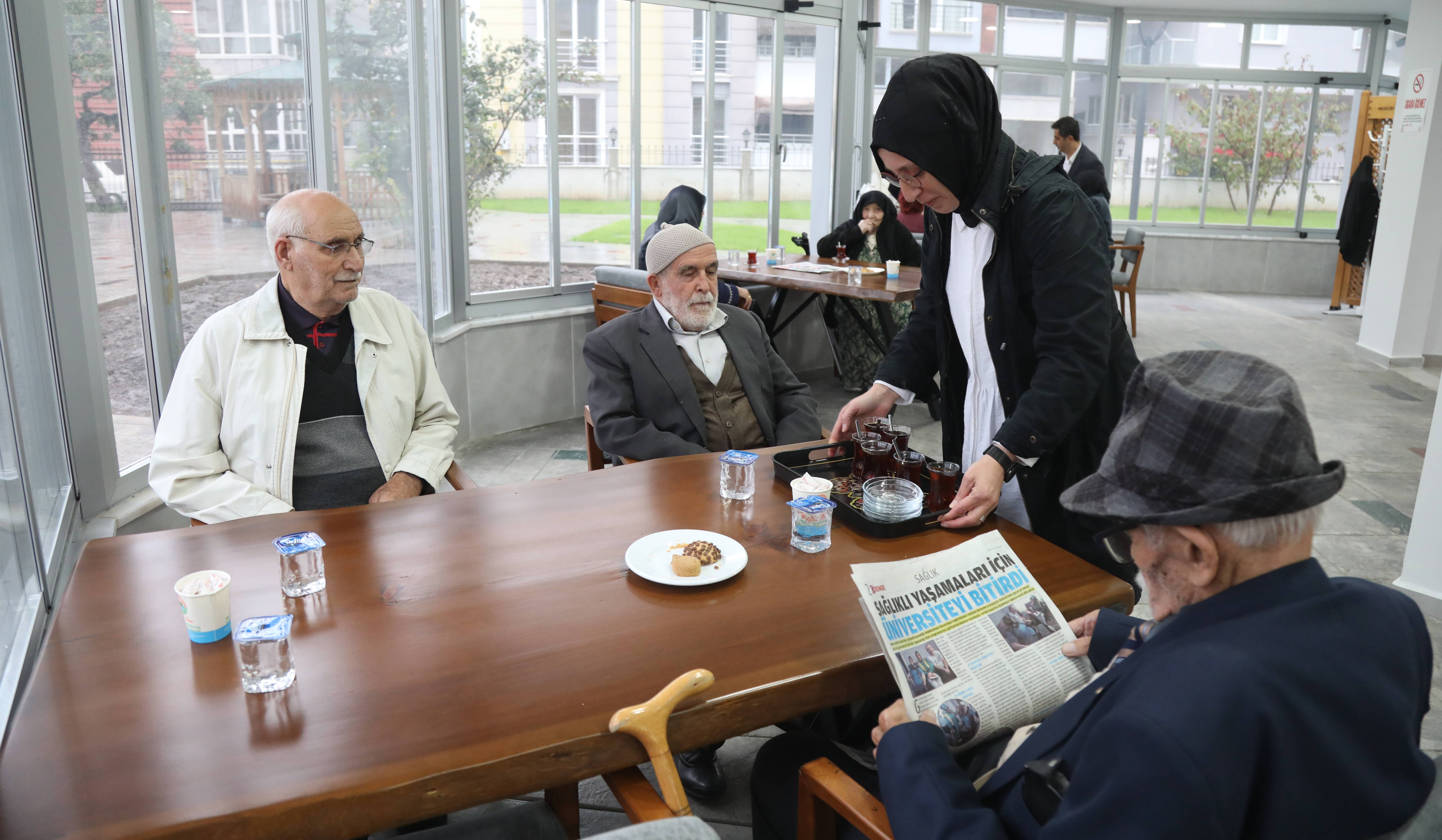 aa-20231013-32388860-32388855-evinden-cikamayan-yaslilar-buyukler-kresinde-sosyallesme-imkani-buluyor.jpg