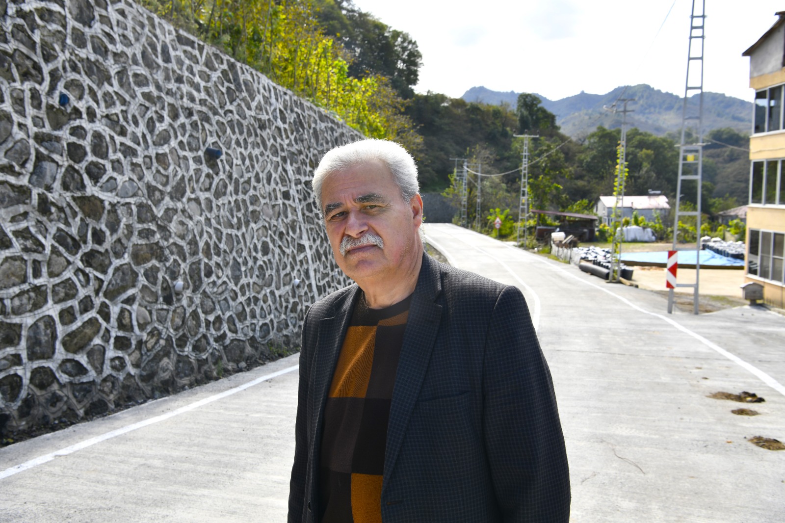buyuksehirin-beton-yollari-ile-standart-yukseldi-5-cemil-fidan.jpeg