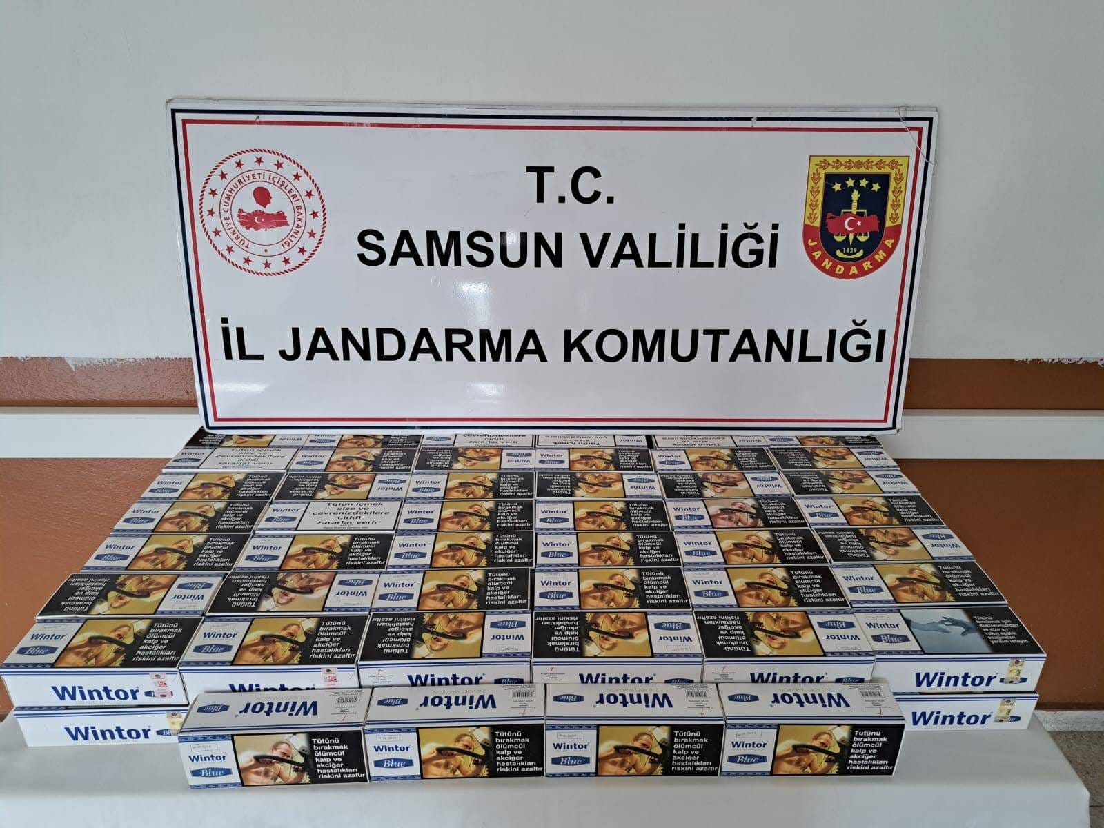 aa-20231024-32499341-32499340-samsunda-kacak-sigara-operasyonlarinda-2-zanli-yakalandi.jpg