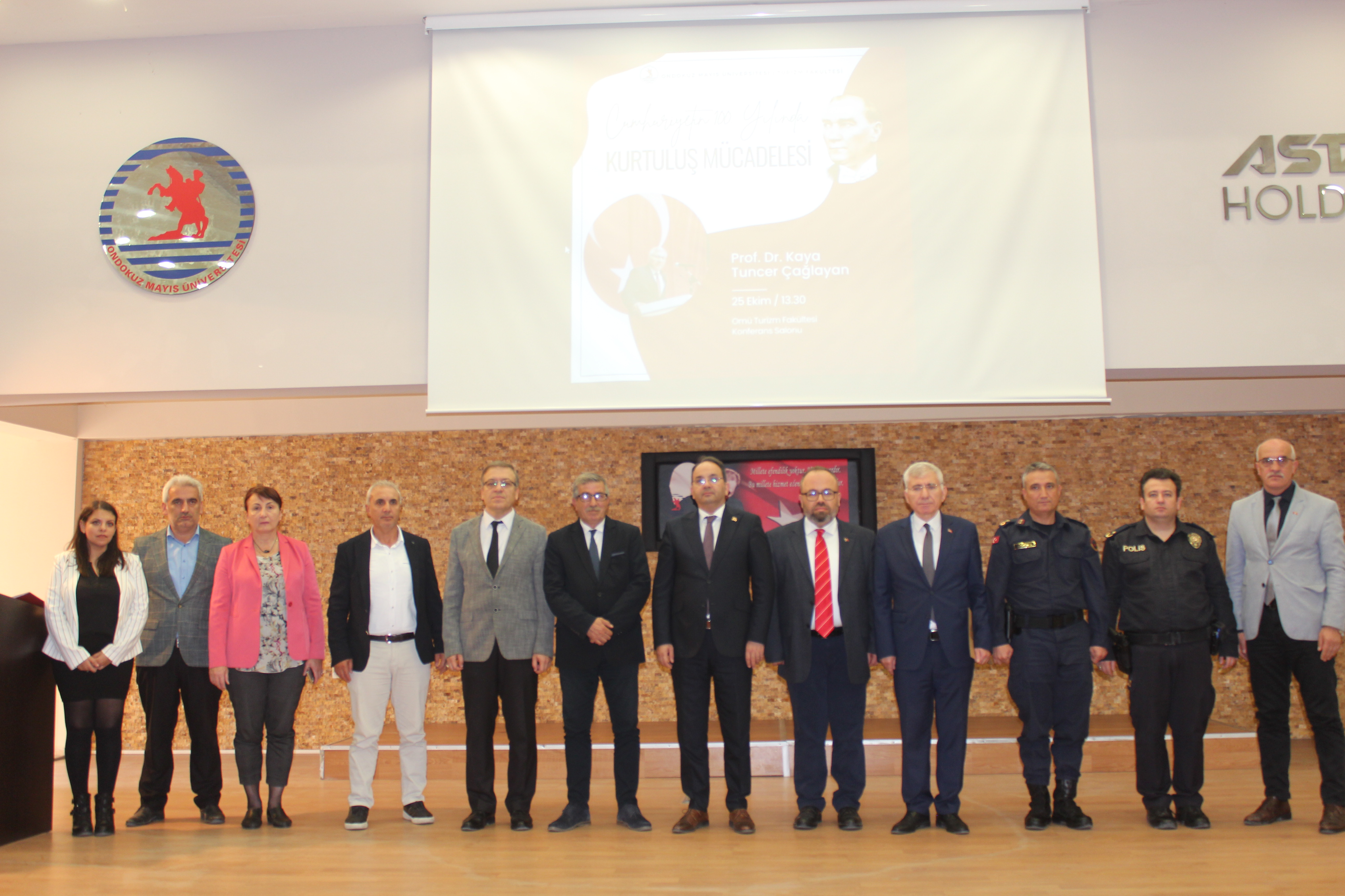 aa-20231025-32516100-32516099-samsunda-cumhuriyetin-100-yilinda-kurtulus-mucadelesi-soylesisi-duzenlendi.jpg