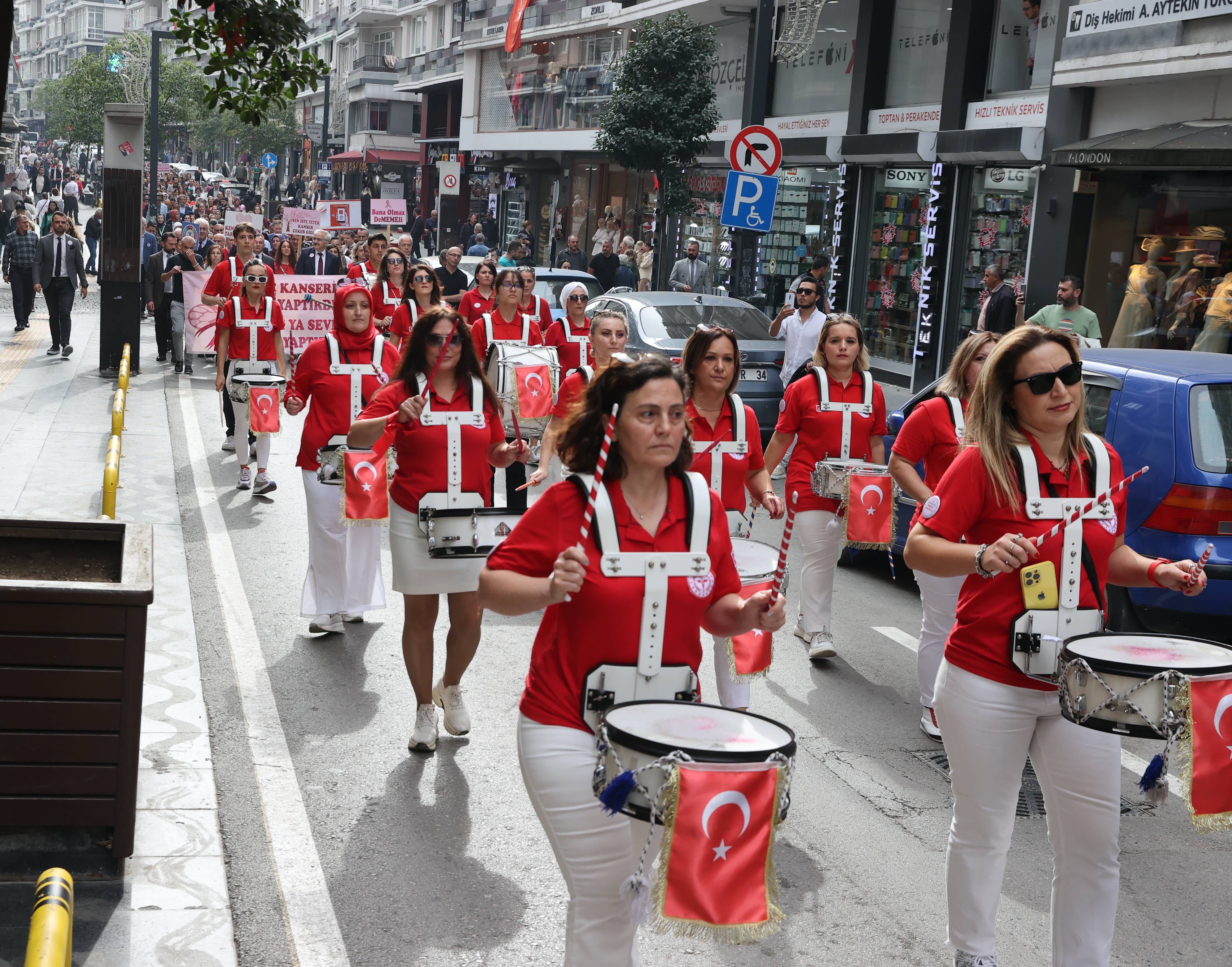 aa-20231026-32523872-32523869-samsunda-meme-kanseri-farkindalik-ayi-nedeniyle-yuruyus-duzenlendi.jpg