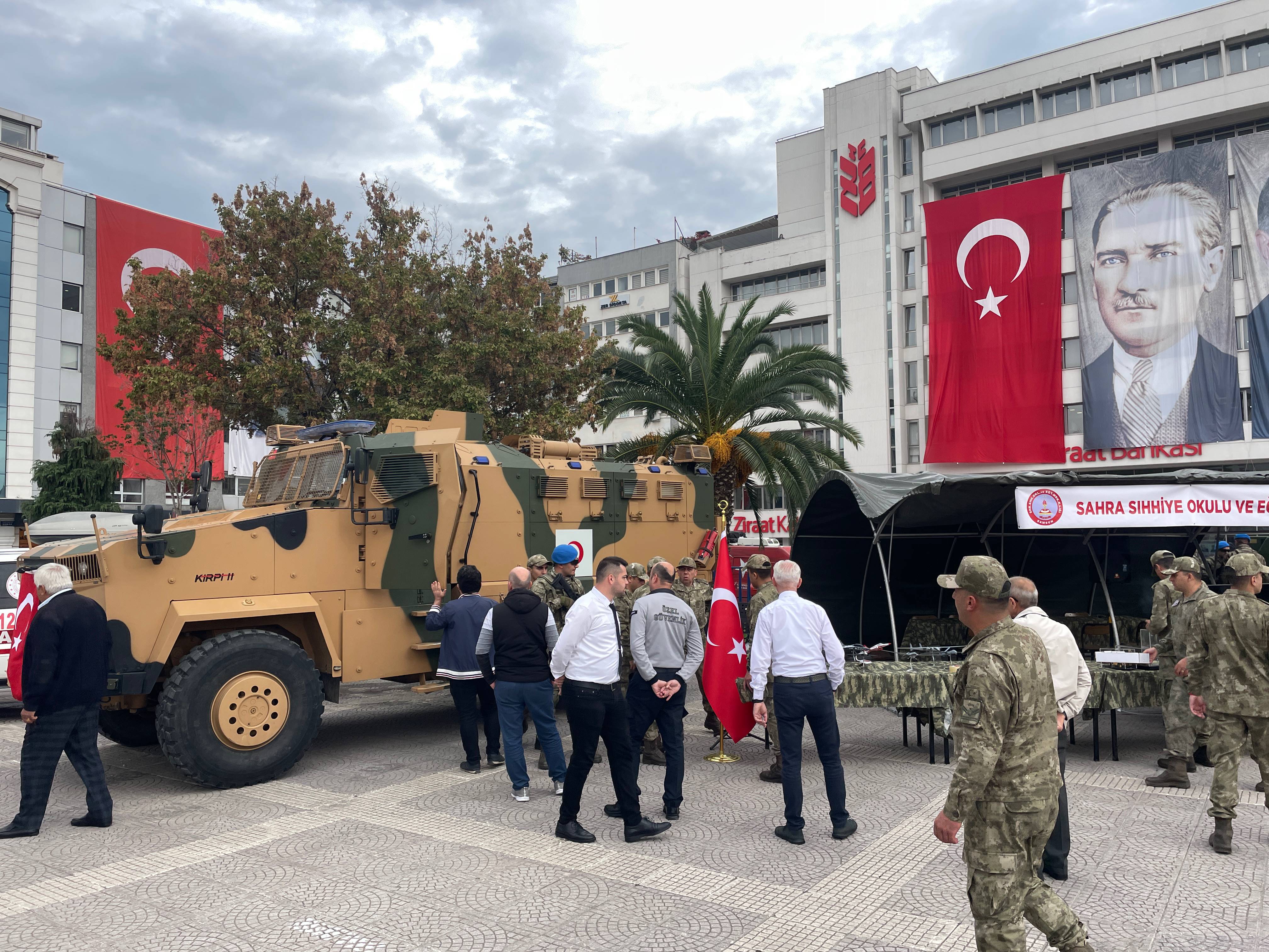 aa-20231026-32524832-32524830-samsunda-cumhuriyetin-100-yil-donumu-etkinlikleri.jpg