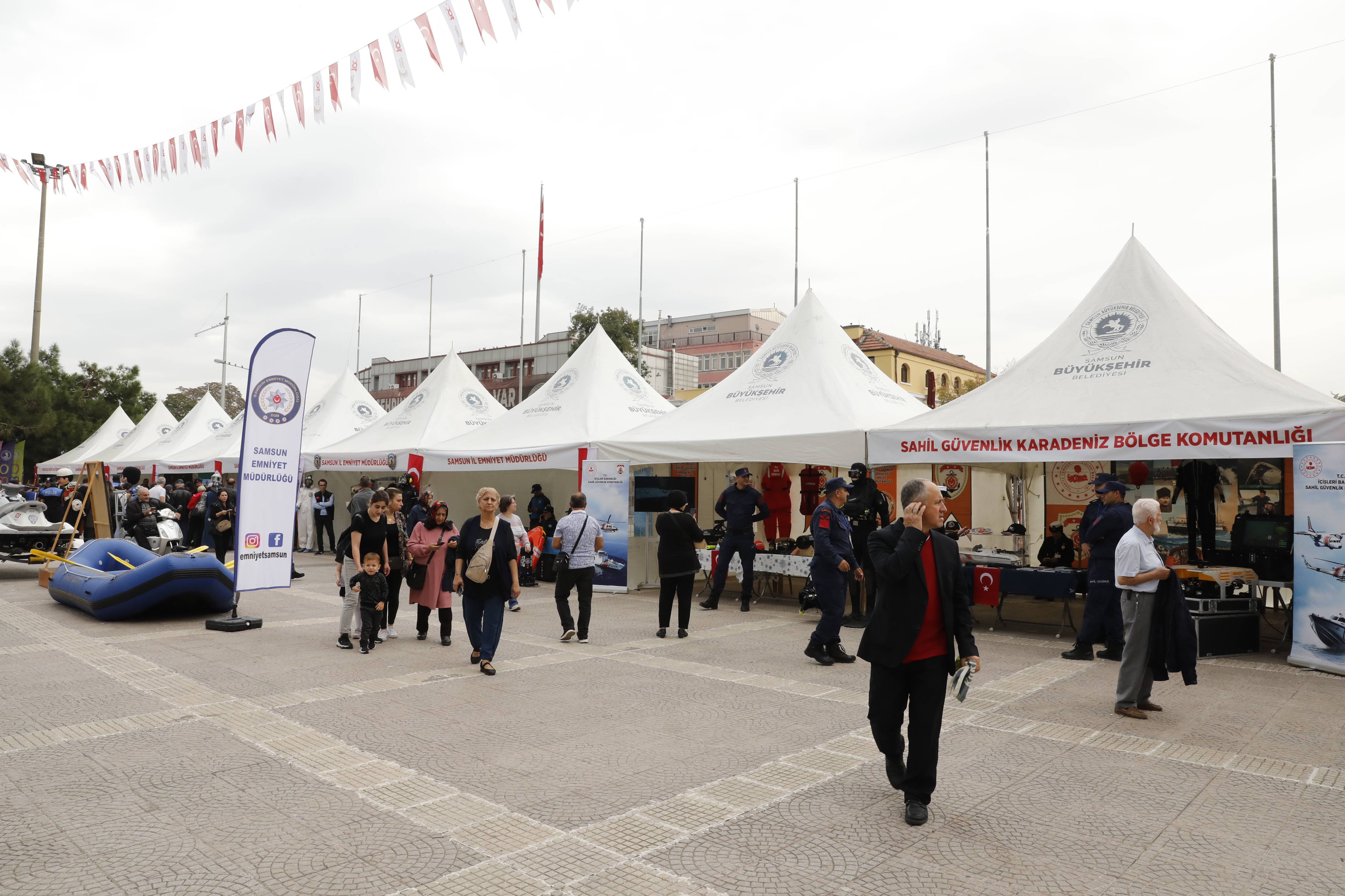 aa-20231026-32526703-32526700-samsunda-cumhuriyetin-100-yil-donumu-etkinlikleri.jpg