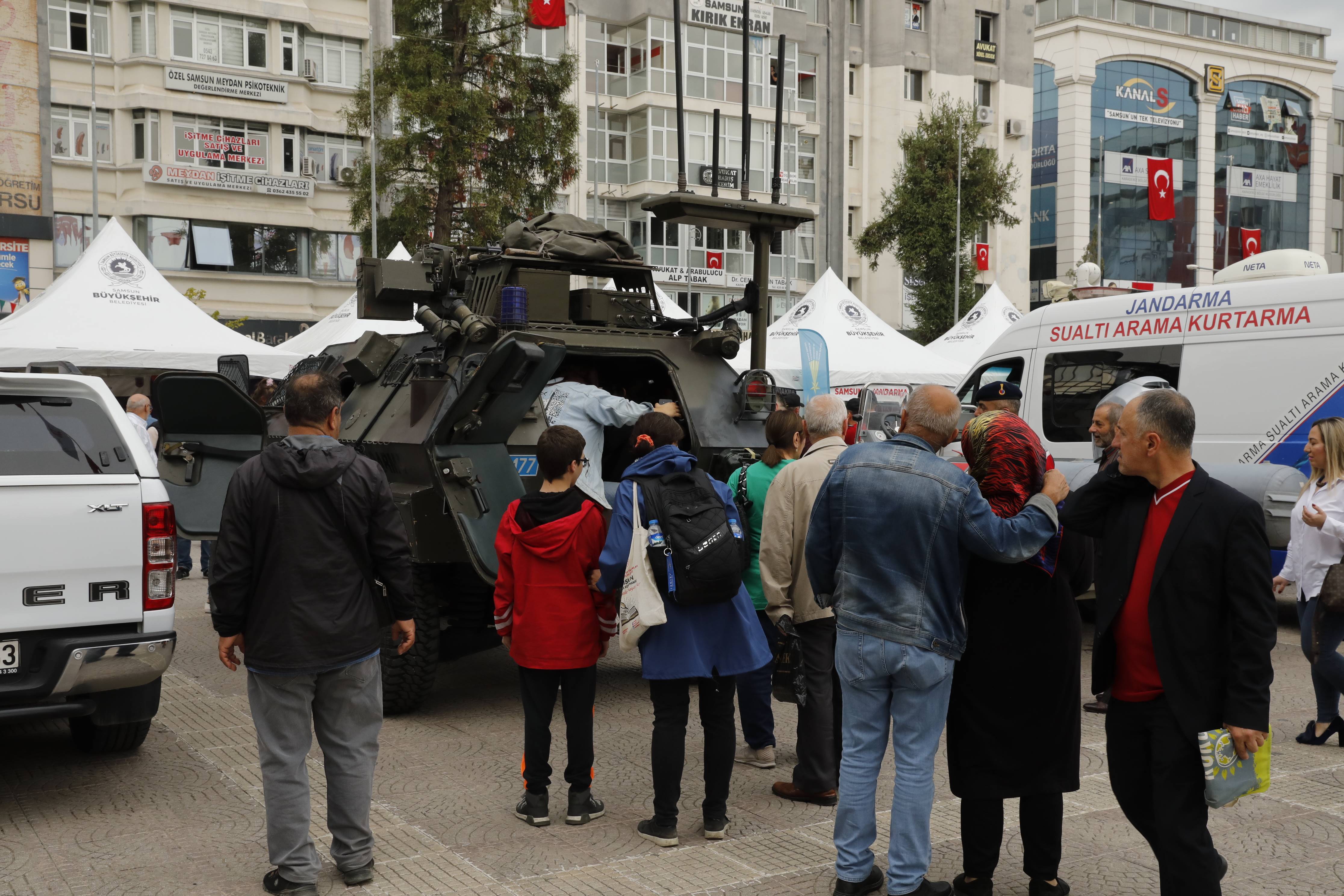 aa-20231026-32526703-32526701-samsunda-cumhuriyetin-100-yil-donumu-etkinlikleri.jpg