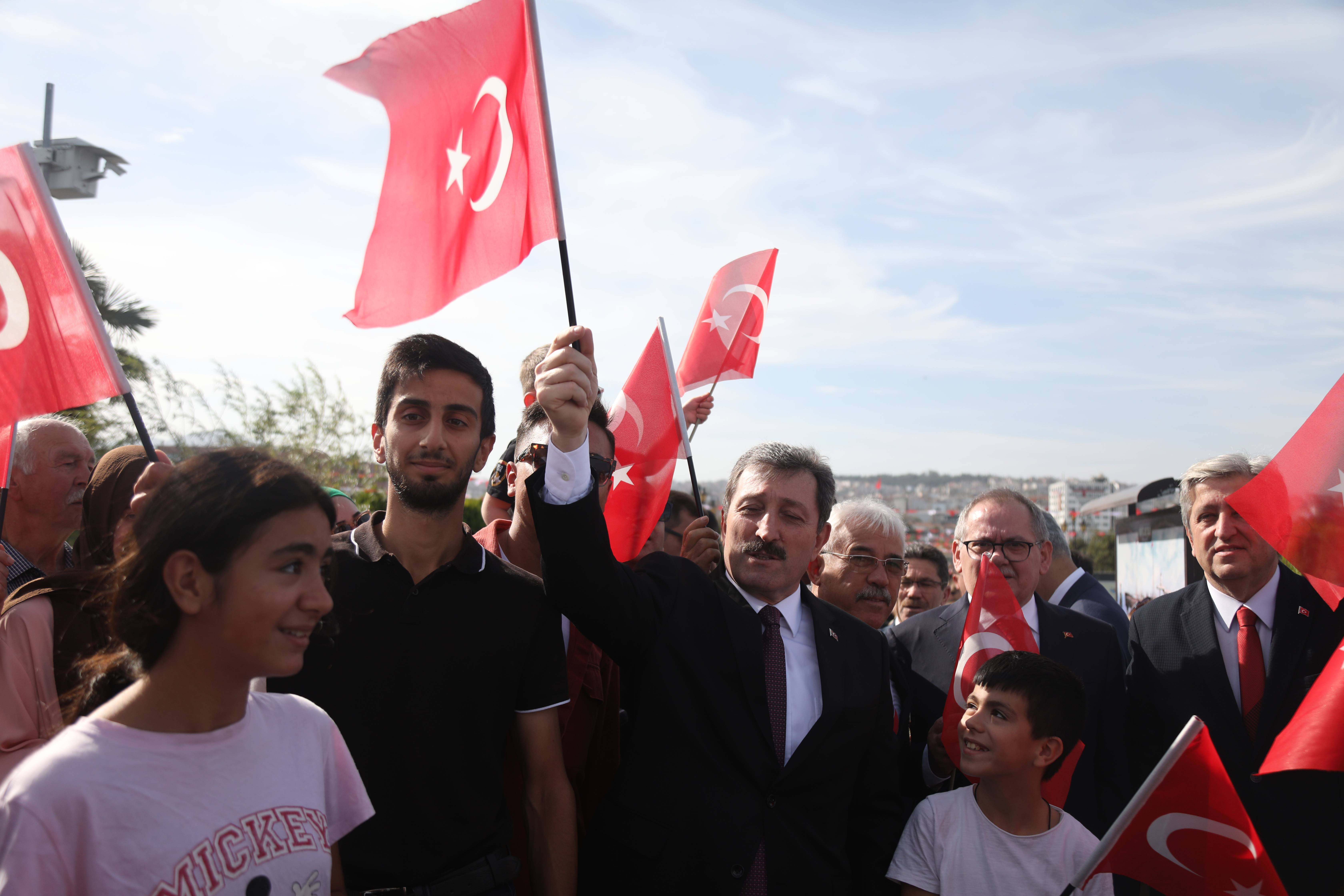 aa-20231028-32546459-32546454-soloturk-samsun-semalarinda-gosteri-ucusu-yapti.jpg