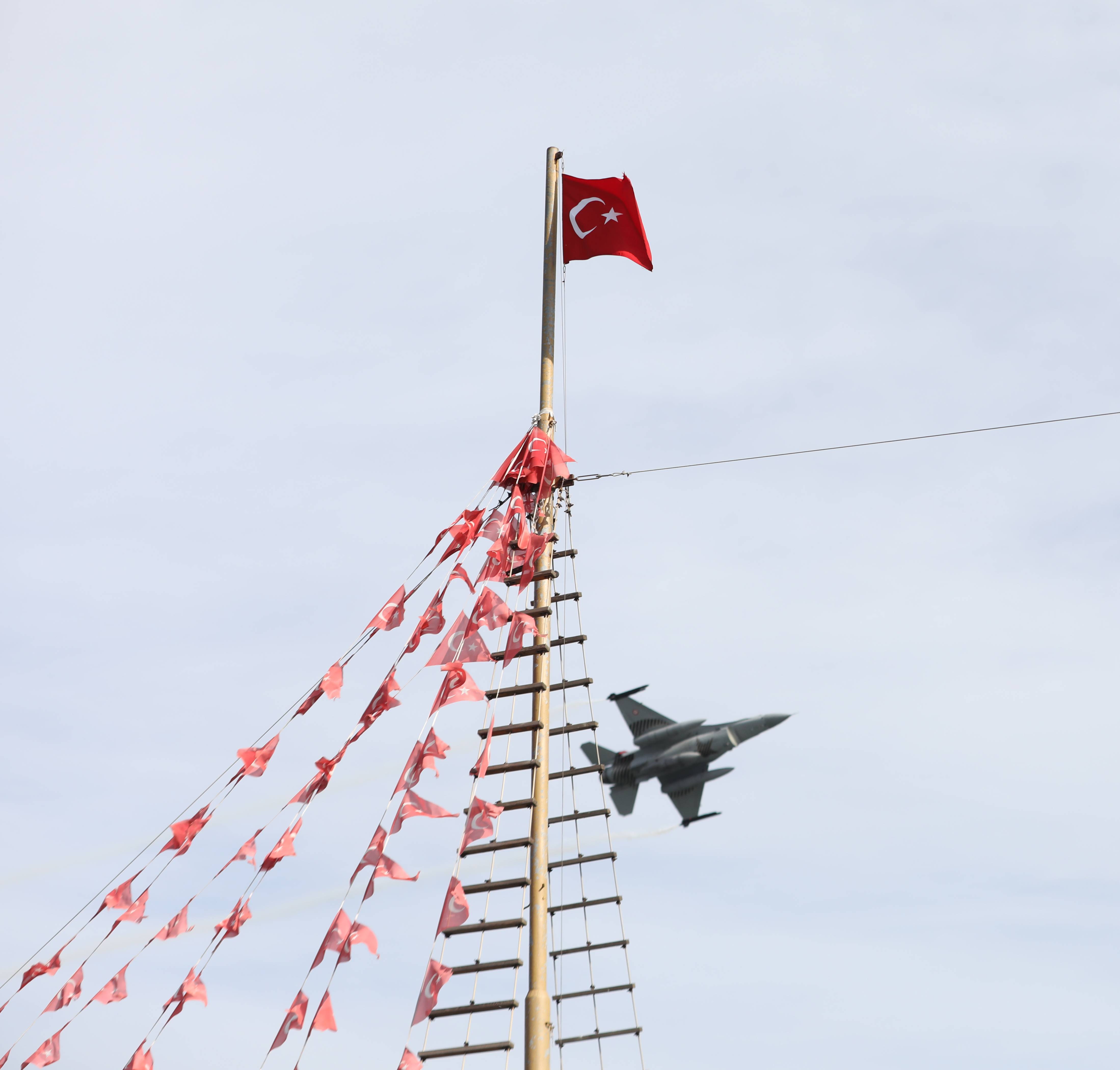 aa-20231028-32546459-32546456-soloturk-samsun-semalarinda-gosteri-ucusu-yapti.jpg