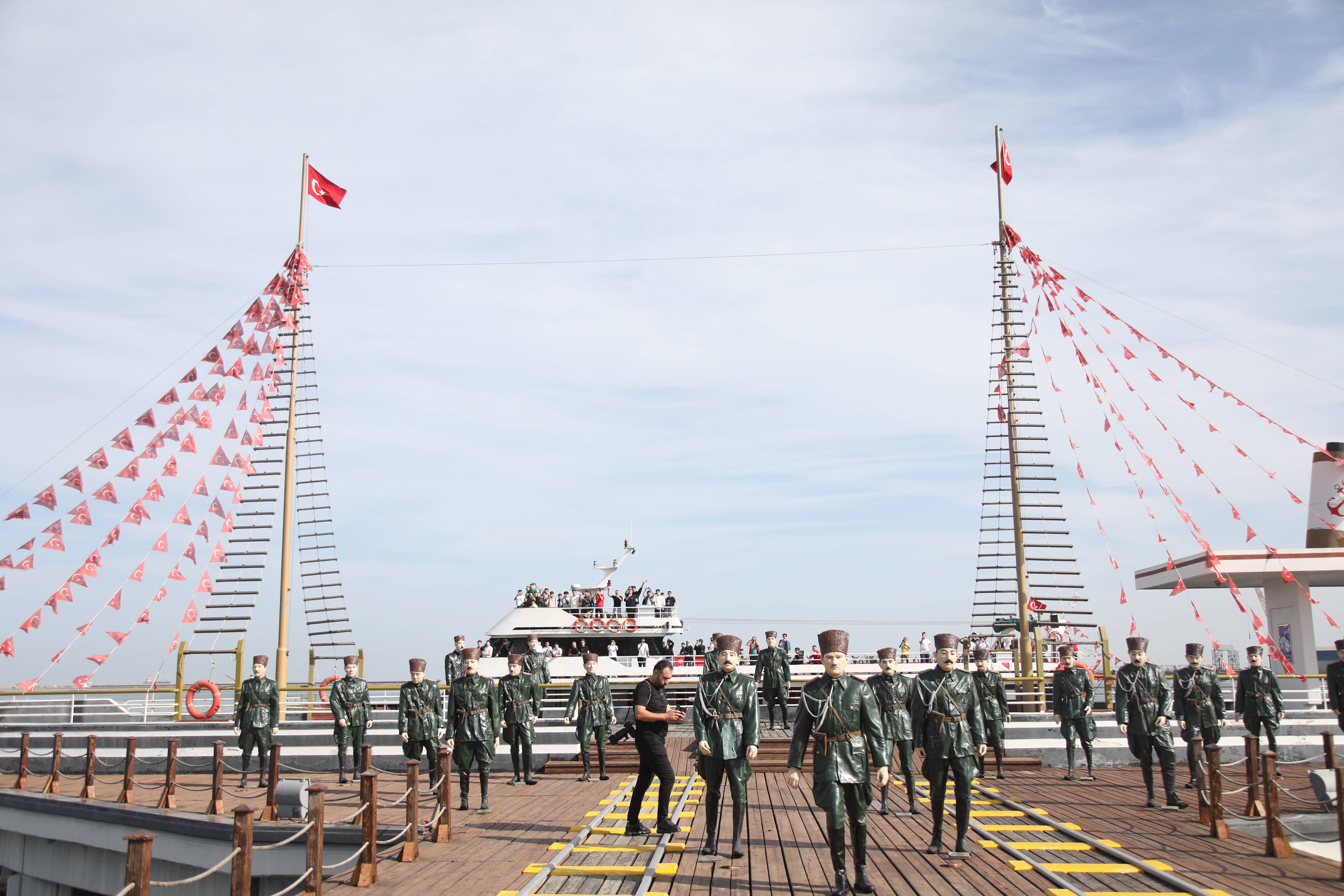 aa-20231028-32546459-32546457-soloturk-samsun-semalarinda-gosteri-ucusu-yapti.jpg