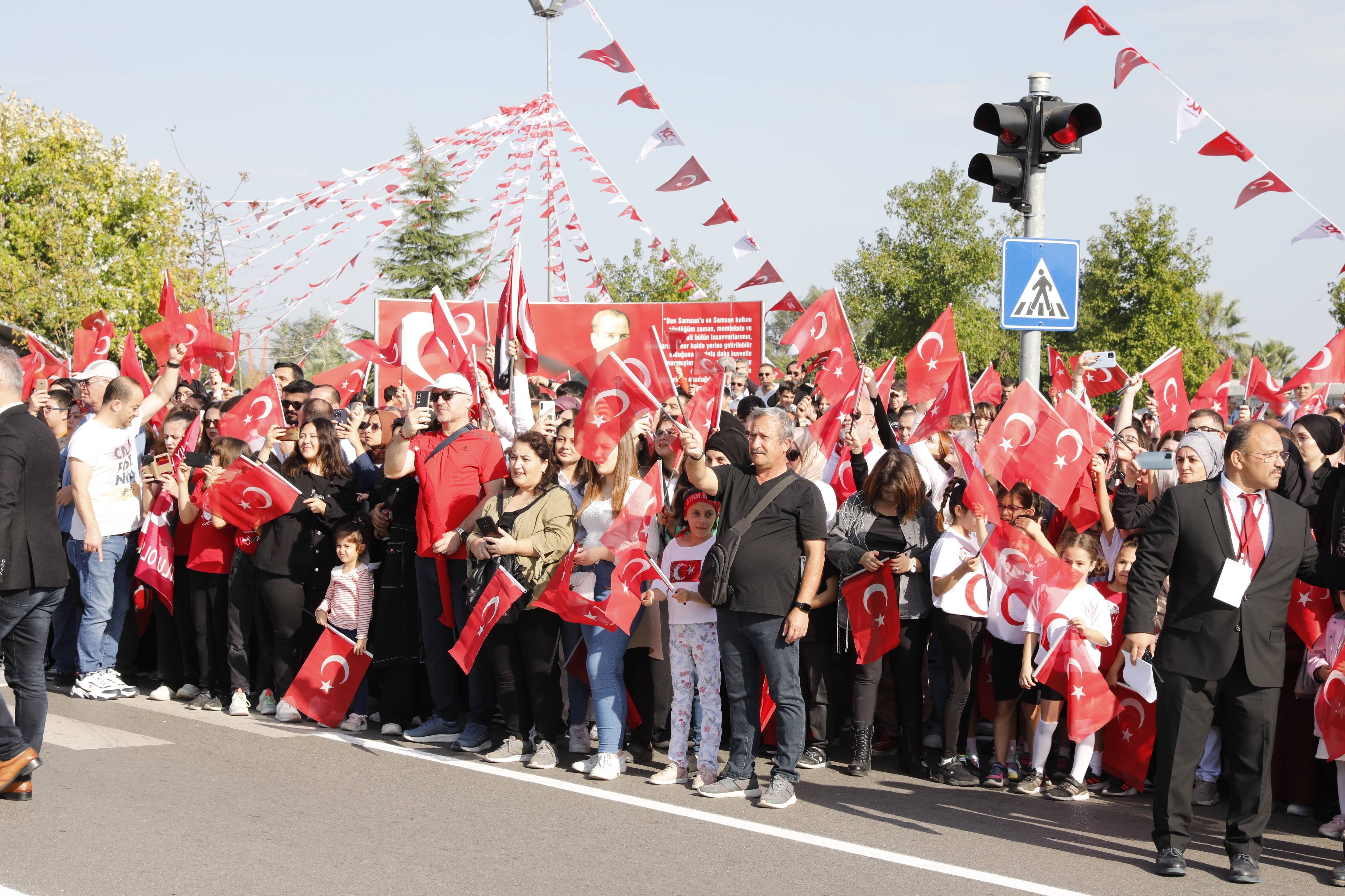 aa-20231029-32562662-32562653-cumhuriyete-giden-yolda-ilk-adimin-atildigi-samsunda-100-yil-coskusu.jpg