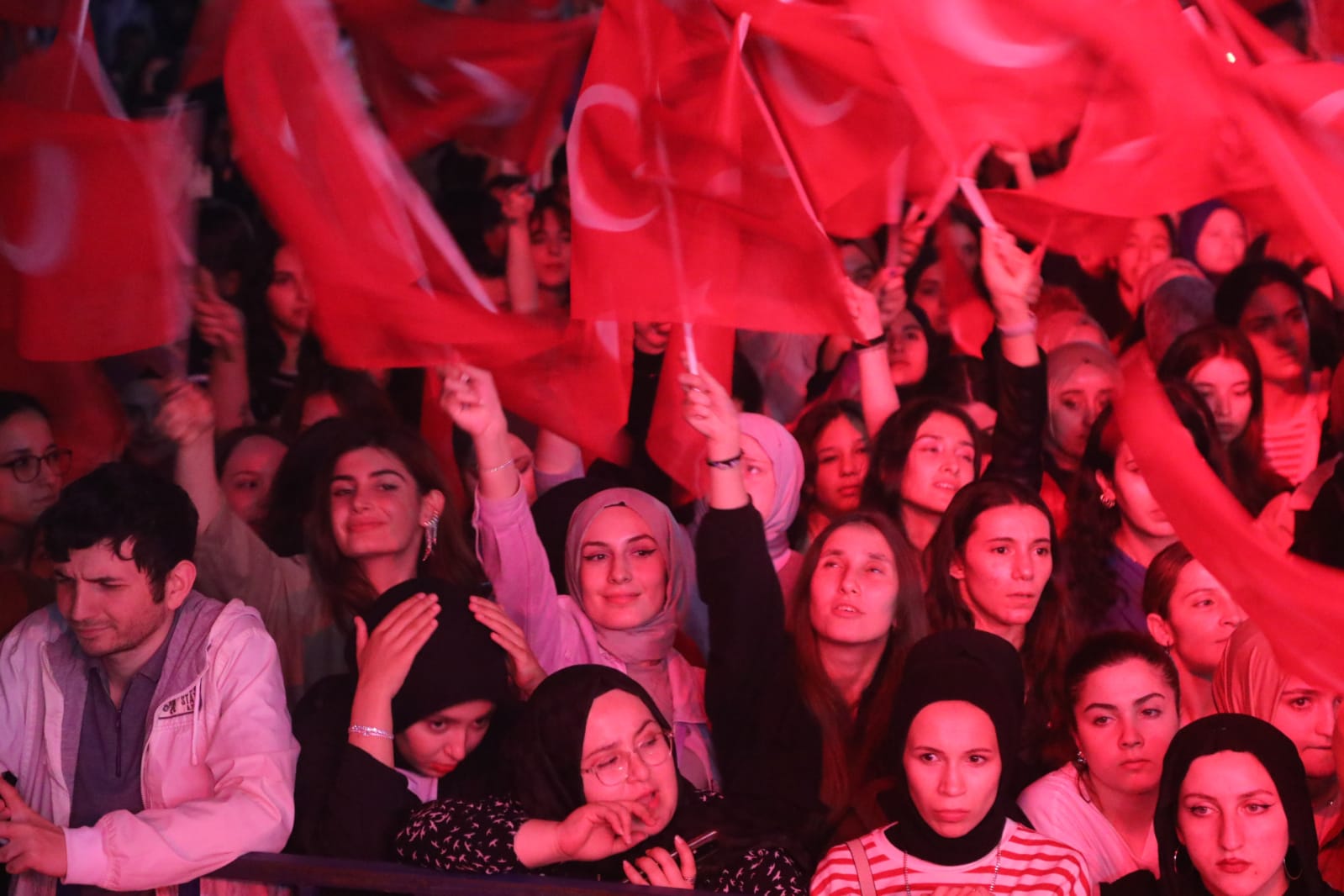 atakumdan-dunyaya-tek-ses-yasasin-cumhuriyet-3.jpeg