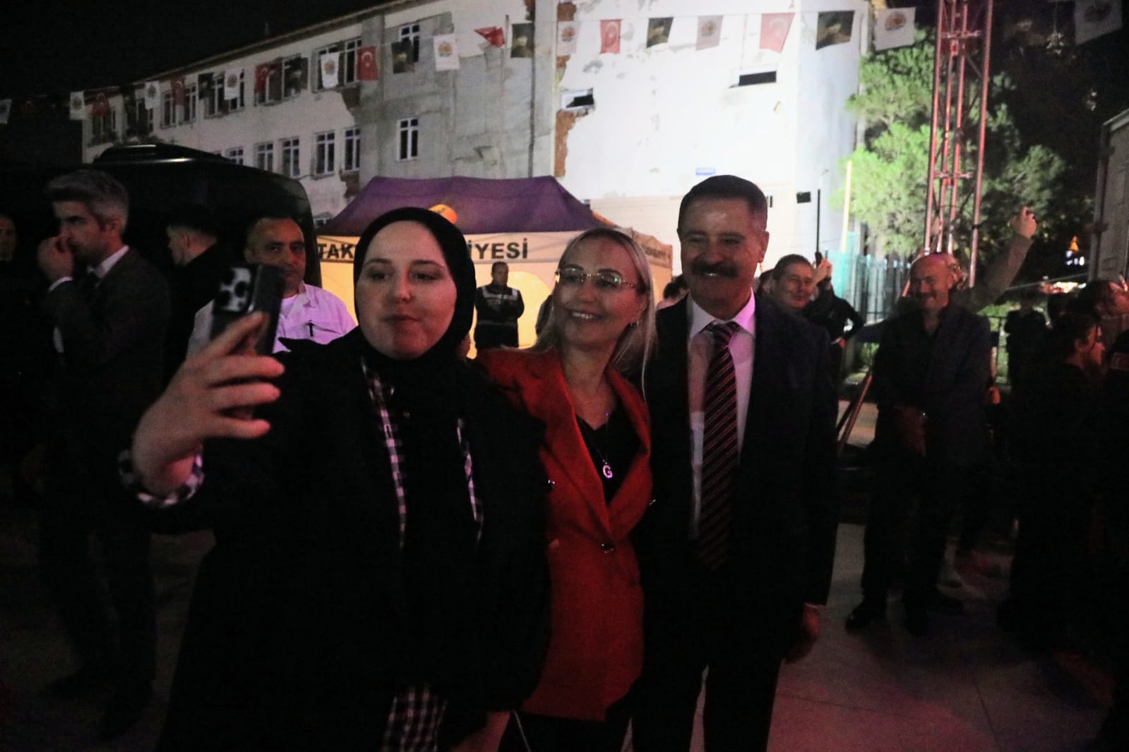 atakumdan-dunyaya-tek-ses-yasasin-cumhuriyet-8.jpeg