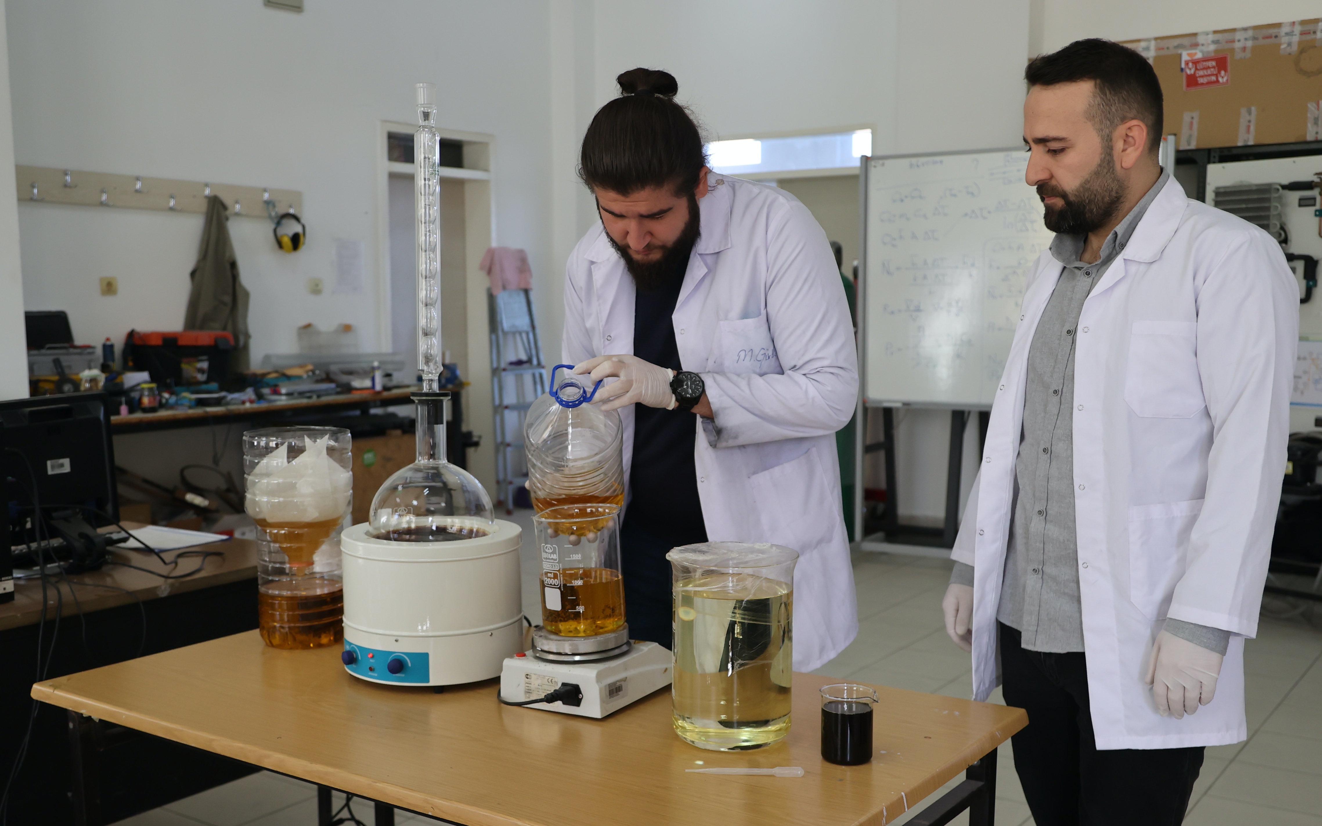 aa-20231108-32737871-32737869-universitenin-atik-yaglari-biyodizele-donusturuluyor.jpg