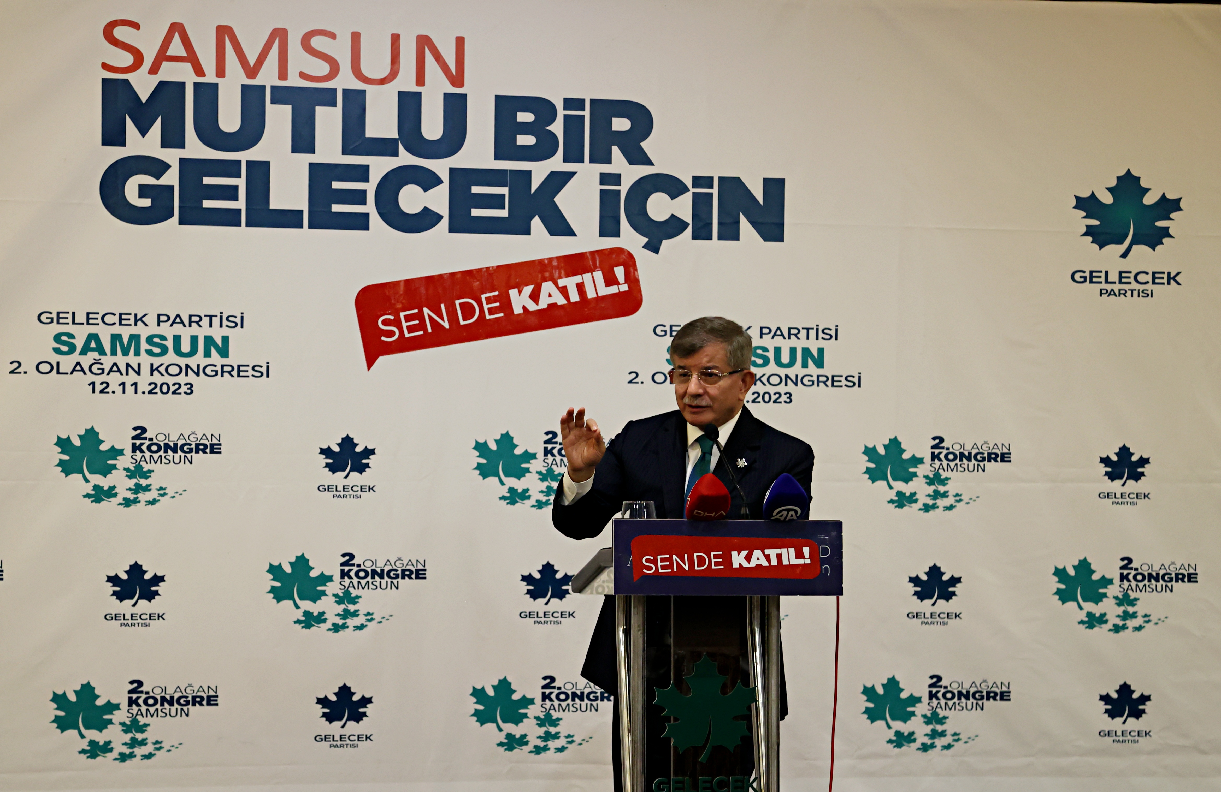 aa-20231112-32835374-32835369-gelecek-partisi-genel-baskani-davutoglu-partisinin-samsun-il-kongresine-katildi.jpg