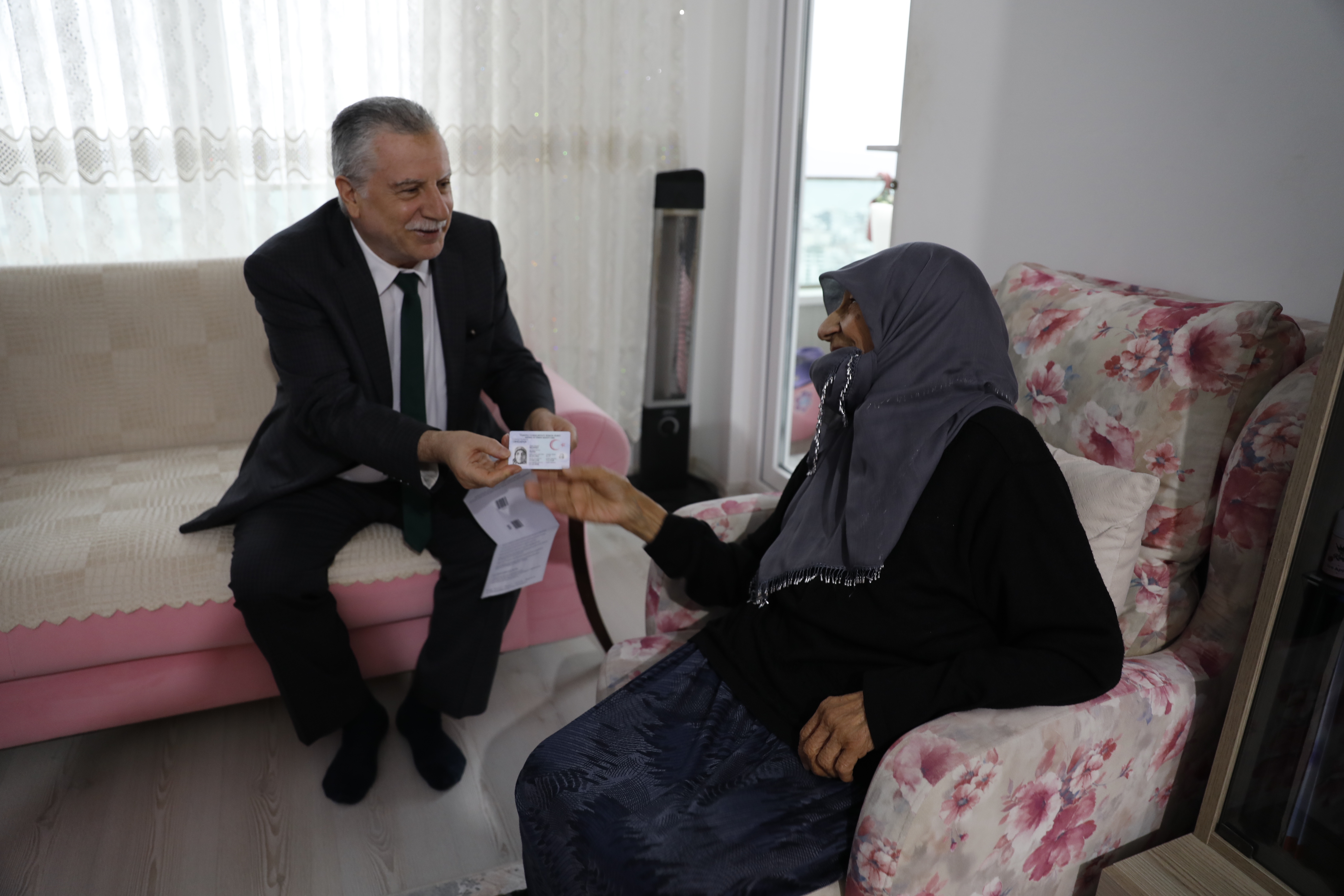 aa-20231121-32979373-32979370-102-yasindaki-fatma-bildirici-uzun-omrunu-nesesine-borclu.jpg