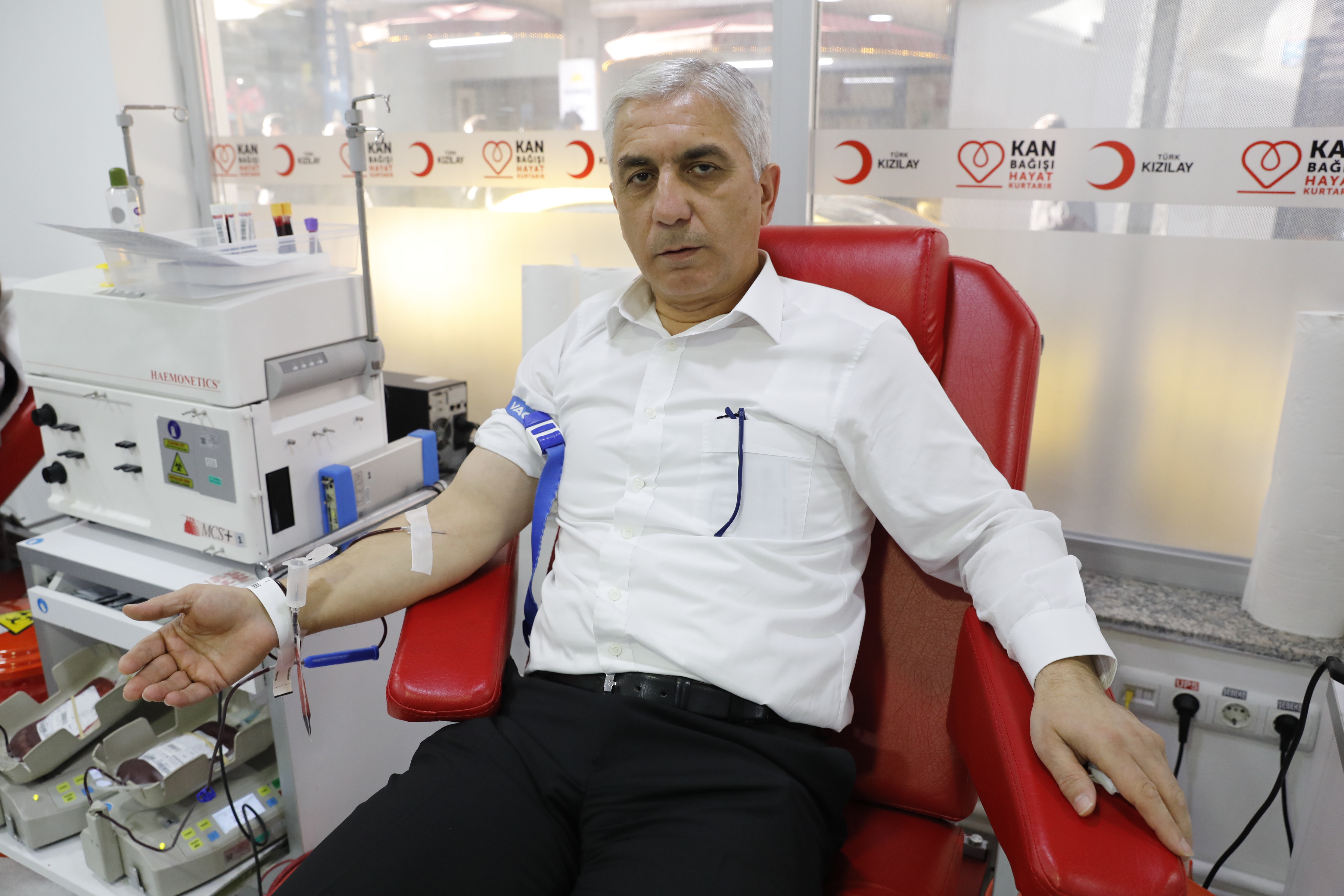 aa-20231121-32983945-32983944-samsunda-turk-kizilaya-kan-bagisi-yapanlara-kitap-hediye-edildi.jpg