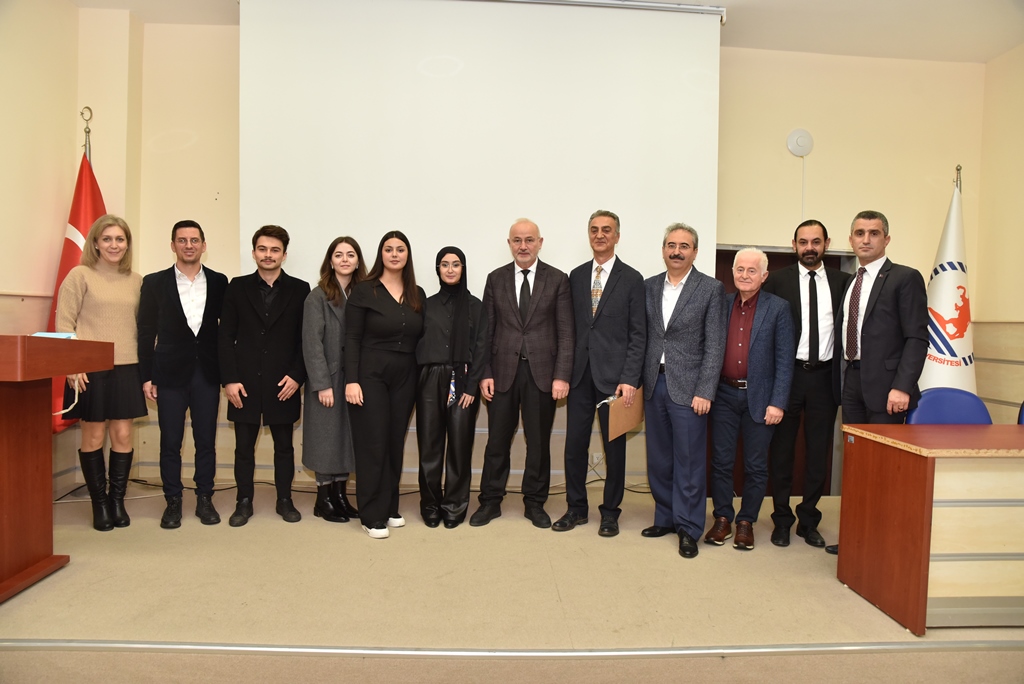 aa-20231123-33003895-33003893-omude-plastiksiz-kasim-projesi-ile-ogrencilerin-plastik-kullanimini-azaltmasi-hedefleniyor.jpg