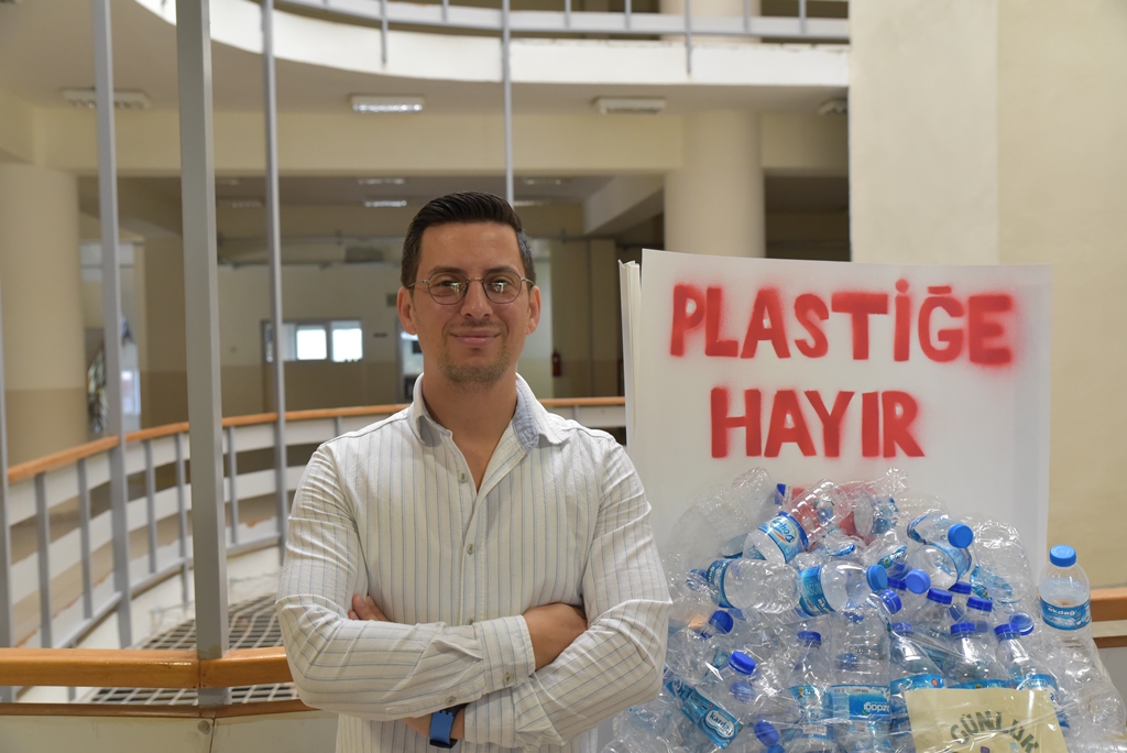 aa-20231123-33003895-33003894-omude-plastiksiz-kasim-projesi-ile-ogrencilerin-plastik-kullanimini-azaltmasi-hedefleniyor.jpg