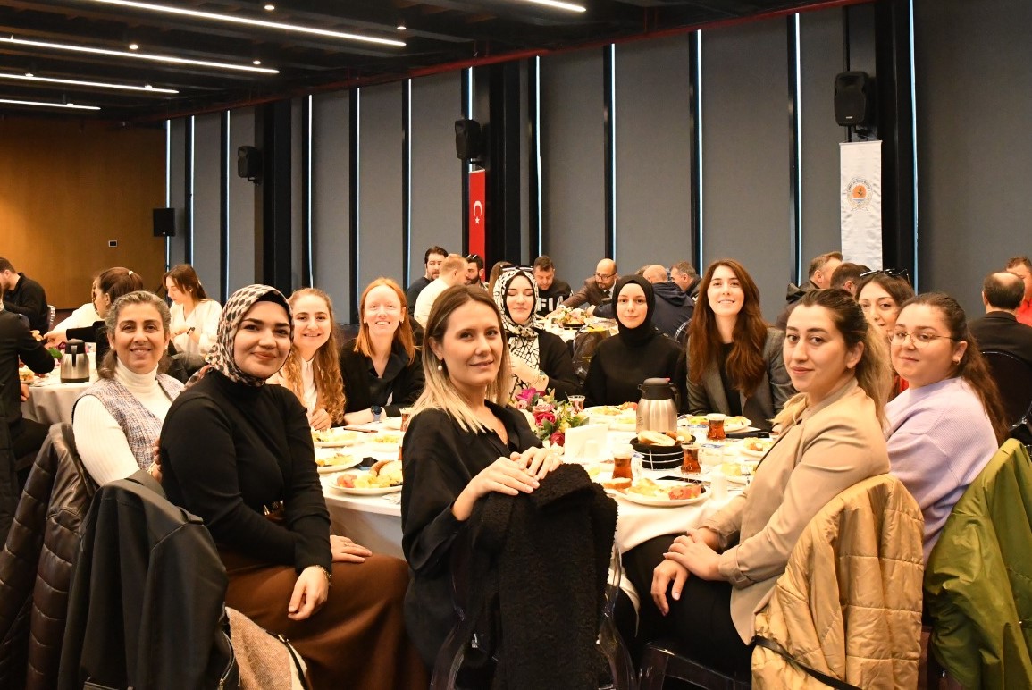 baskan-demir-ogretmenlerle-bir-araya-geldi-6.jpeg